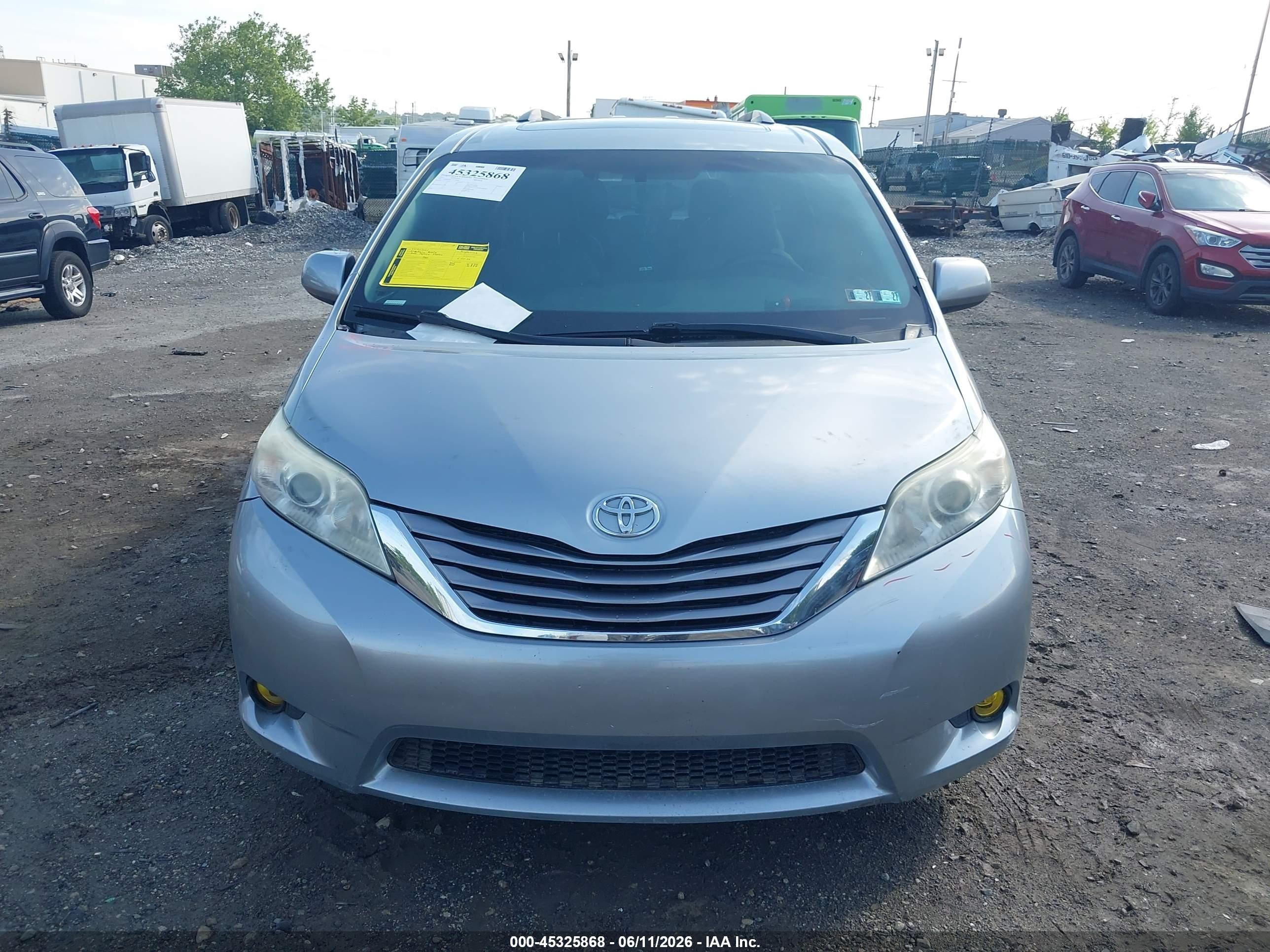 2015 Toyota Sienna Xle 8 Passenger Gray vin: 5TDYK3DC1FS548596