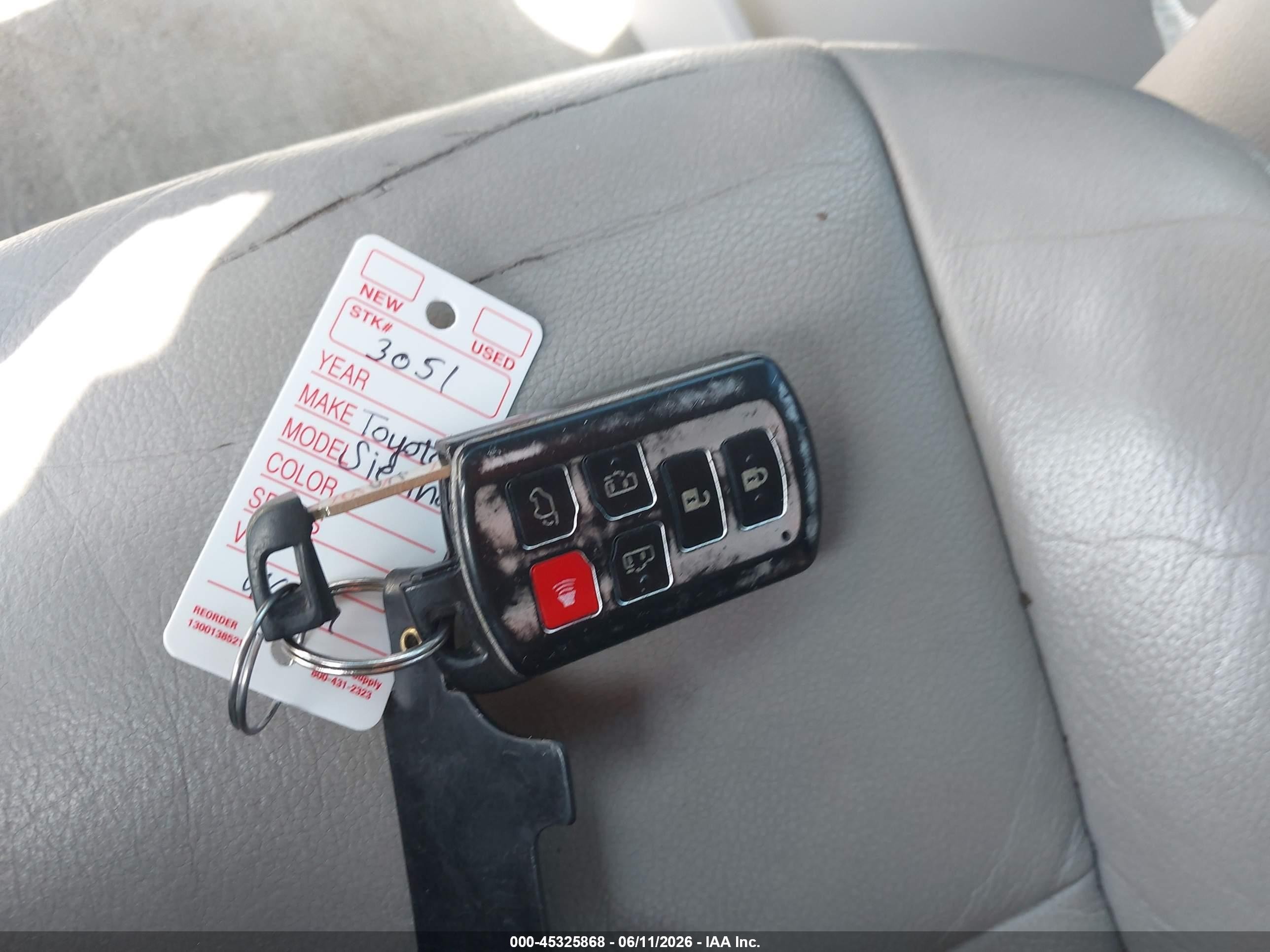 2015 Toyota Sienna Xle 8 Passenger Gray vin: 5TDYK3DC1FS548596