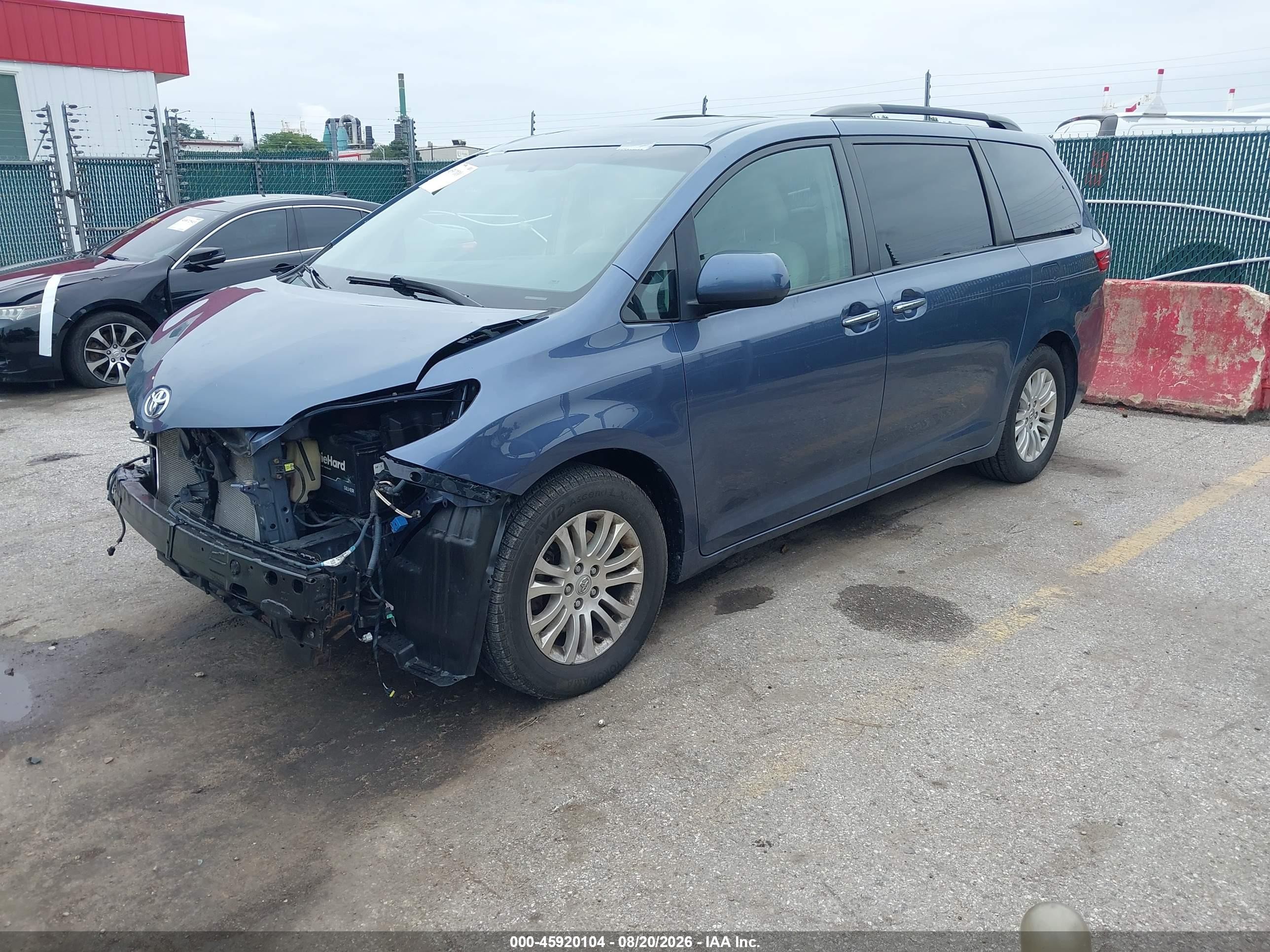 2015 Toyota Sienna Xle/limited Blue vin: 5TDYK3DC1FS551045