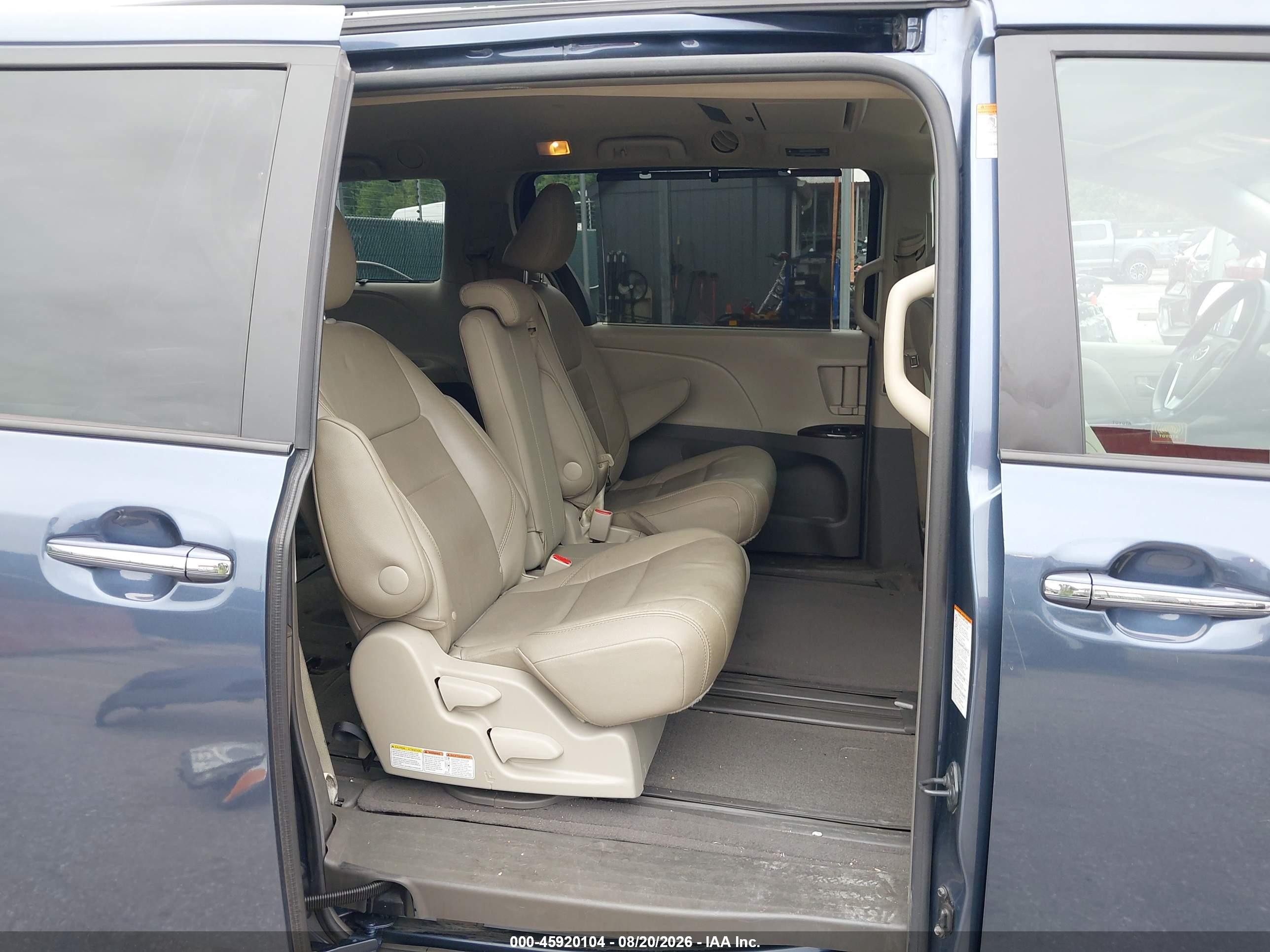 2015 Toyota Sienna Xle/limited Blue vin: 5TDYK3DC1FS551045