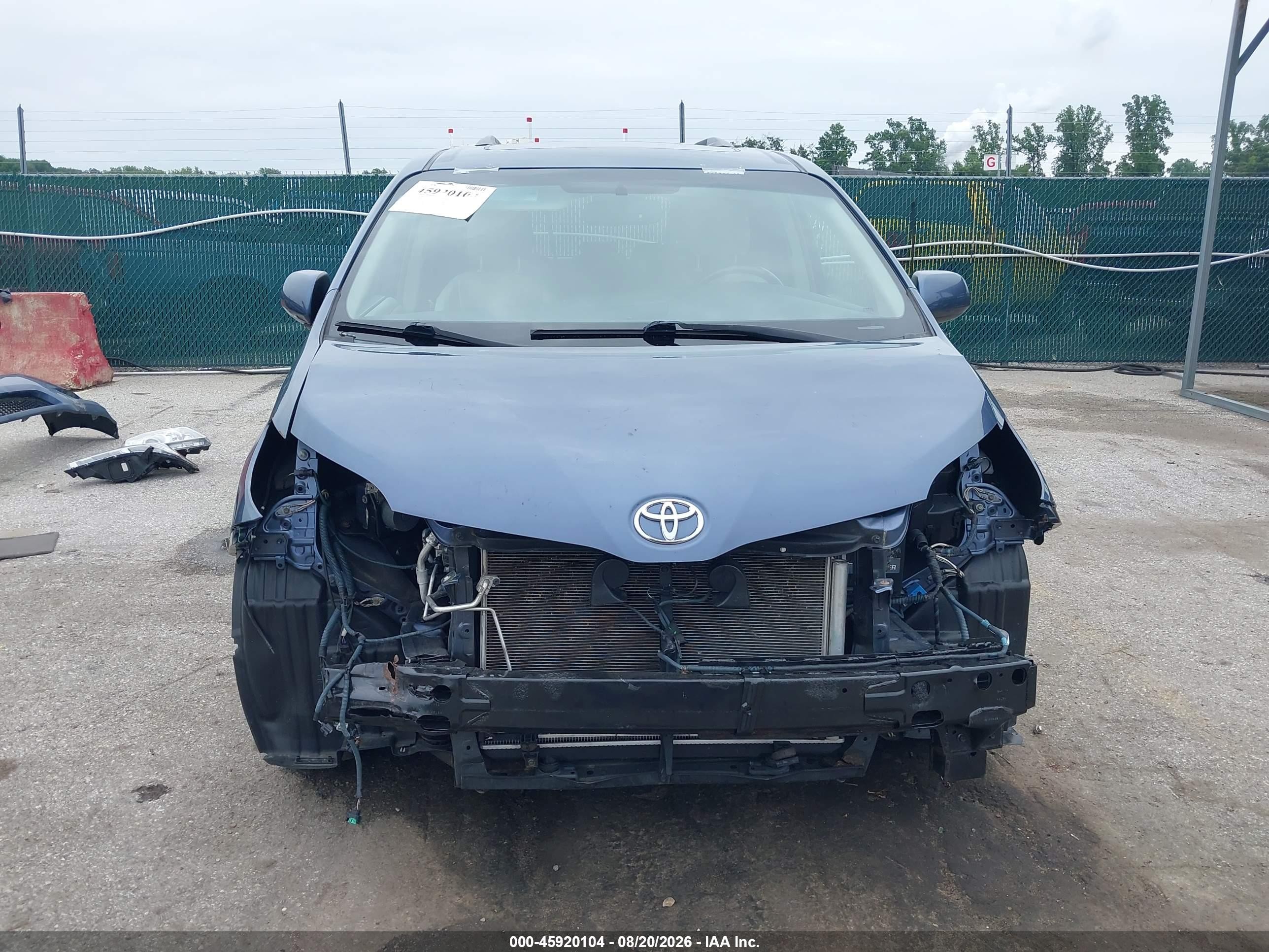 2015 Toyota Sienna Xle/limited Blue vin: 5TDYK3DC1FS551045