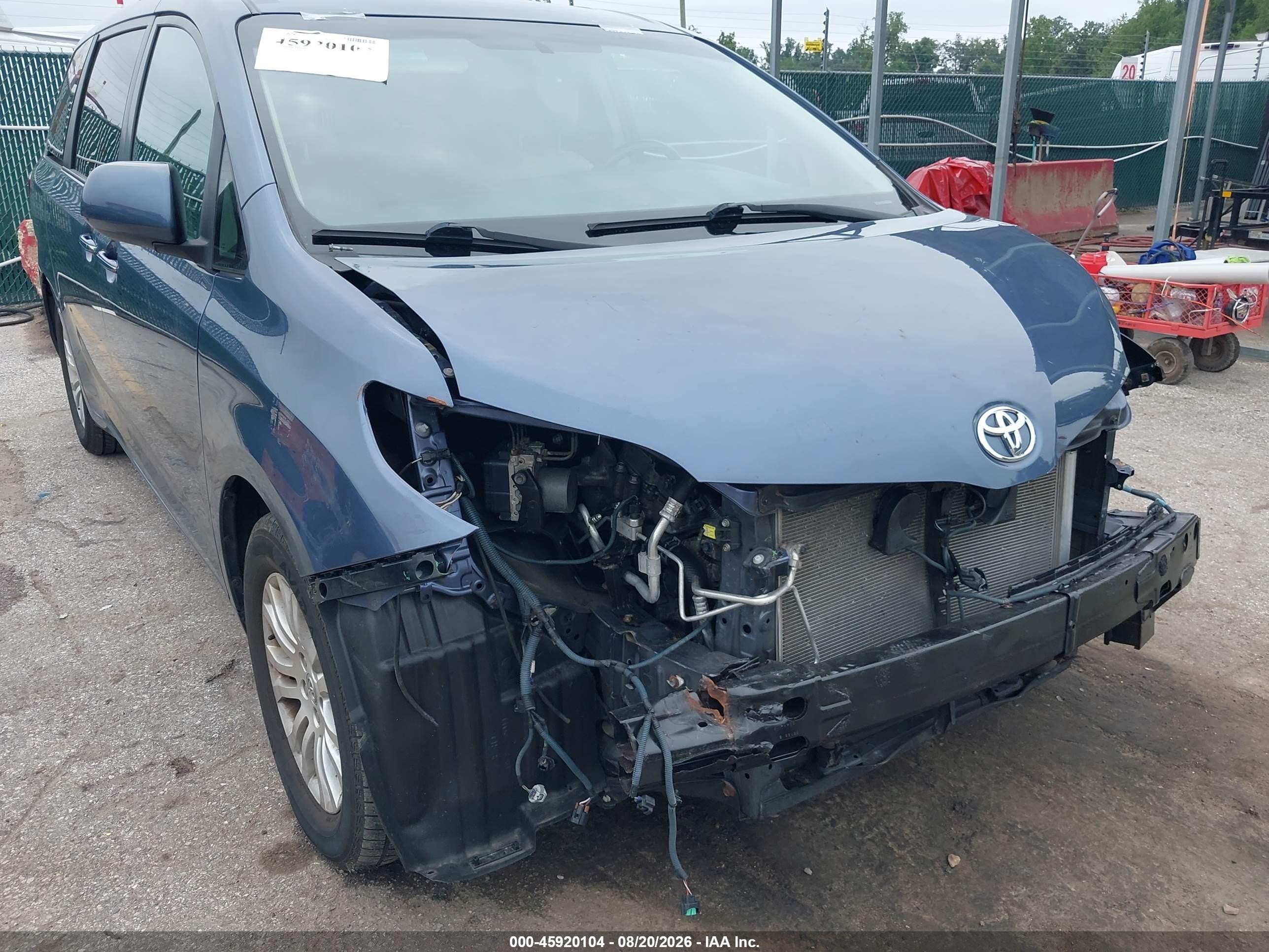 2015 Toyota Sienna Xle/limited Blue vin: 5TDYK3DC1FS551045