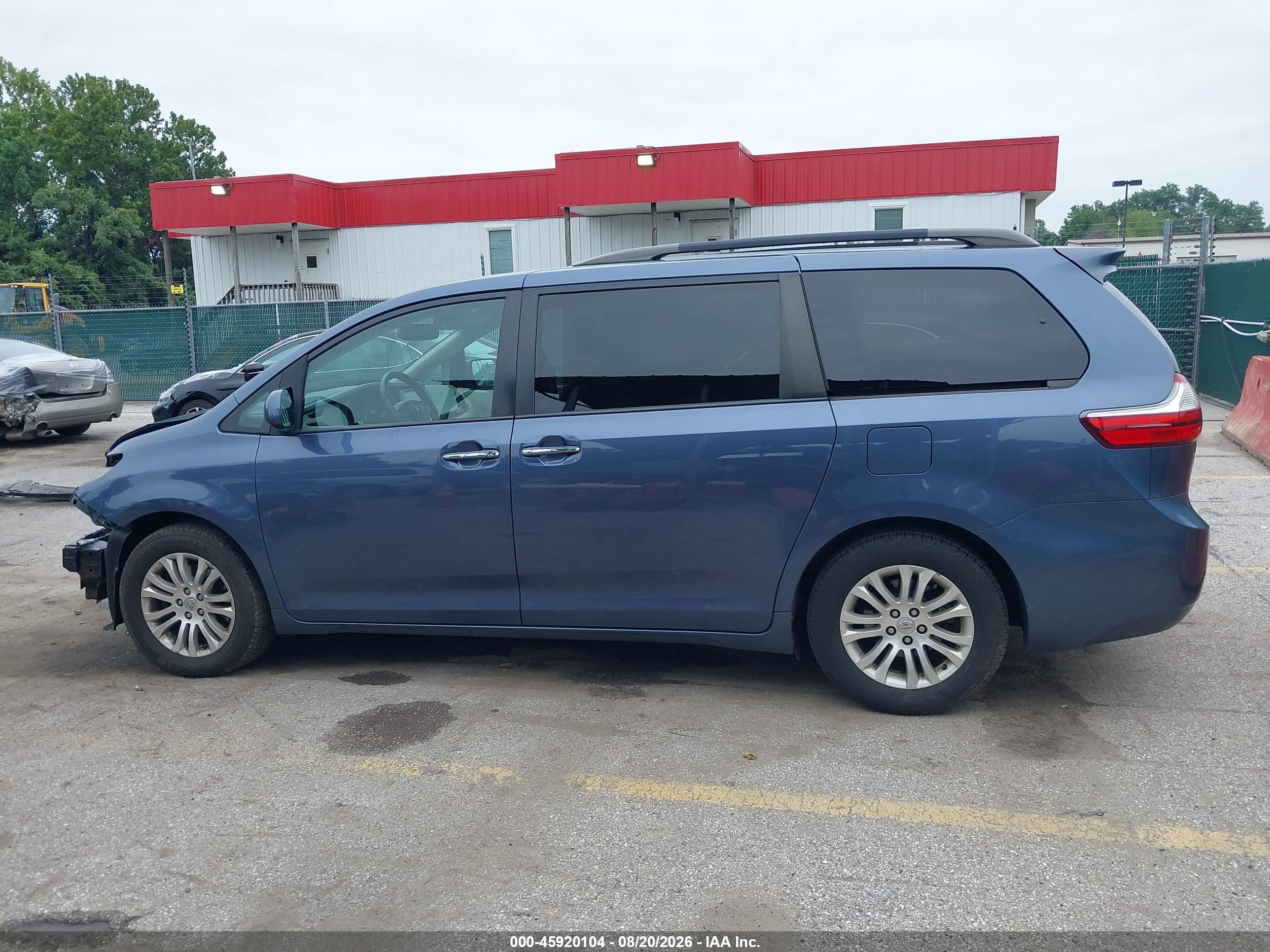 2015 Toyota Sienna Xle/limited Blue vin: 5TDYK3DC1FS551045