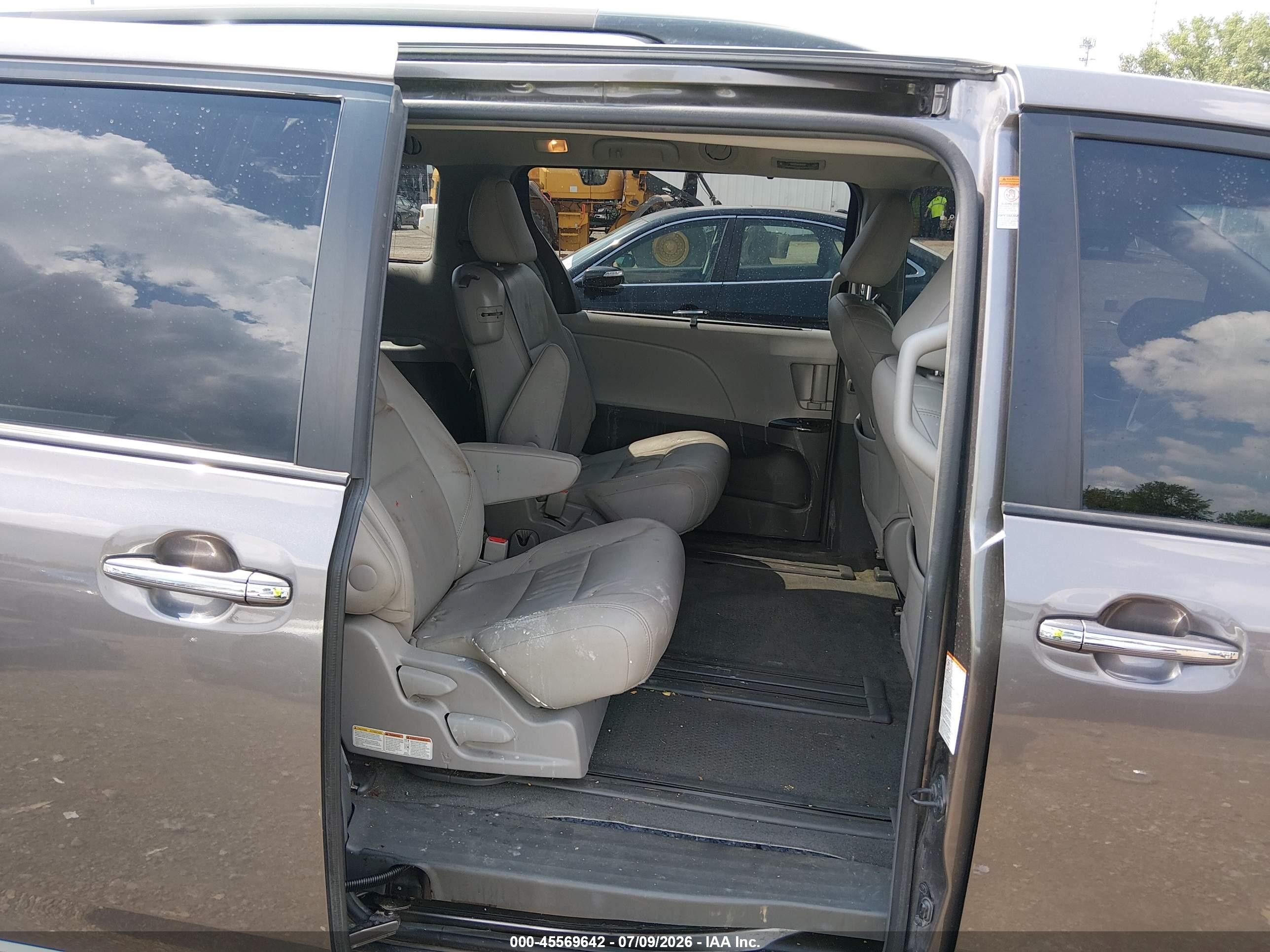 2015 Toyota Sienna Xle 8 Passenger Gray vin: 5TDYK3DC1FS554172