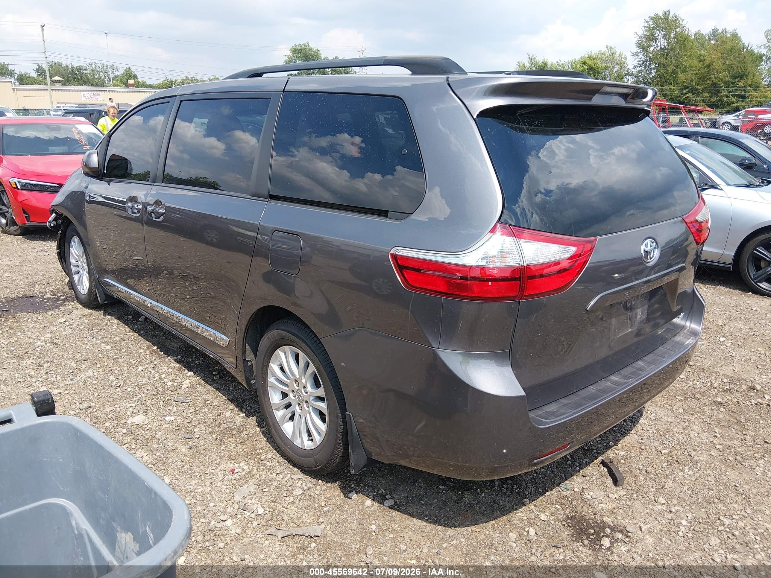 2015 Toyota Sienna Xle 8 Passenger Gray vin: 5TDYK3DC1FS554172