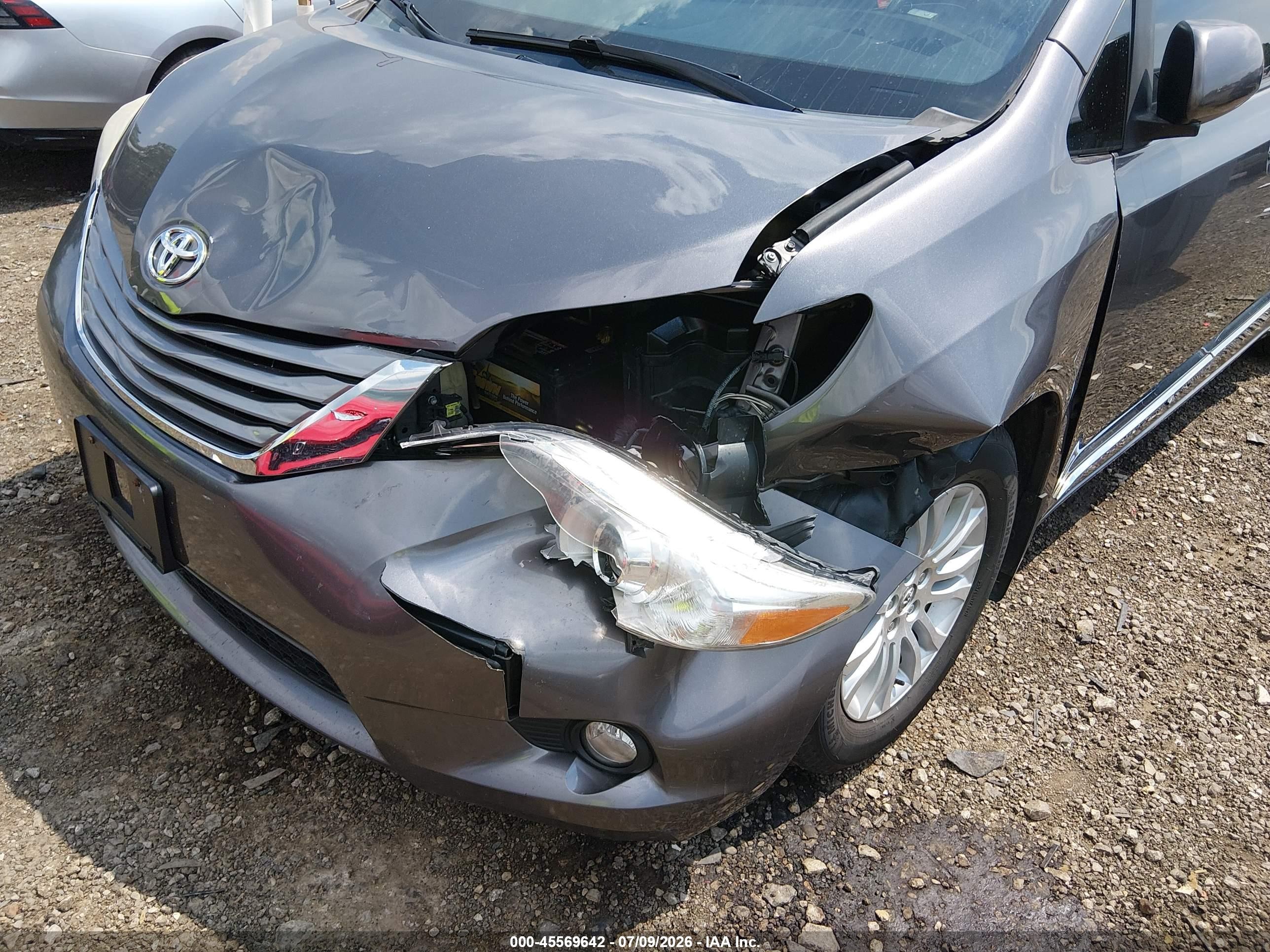 2015 Toyota Sienna Xle 8 Passenger Gray vin: 5TDYK3DC1FS554172
