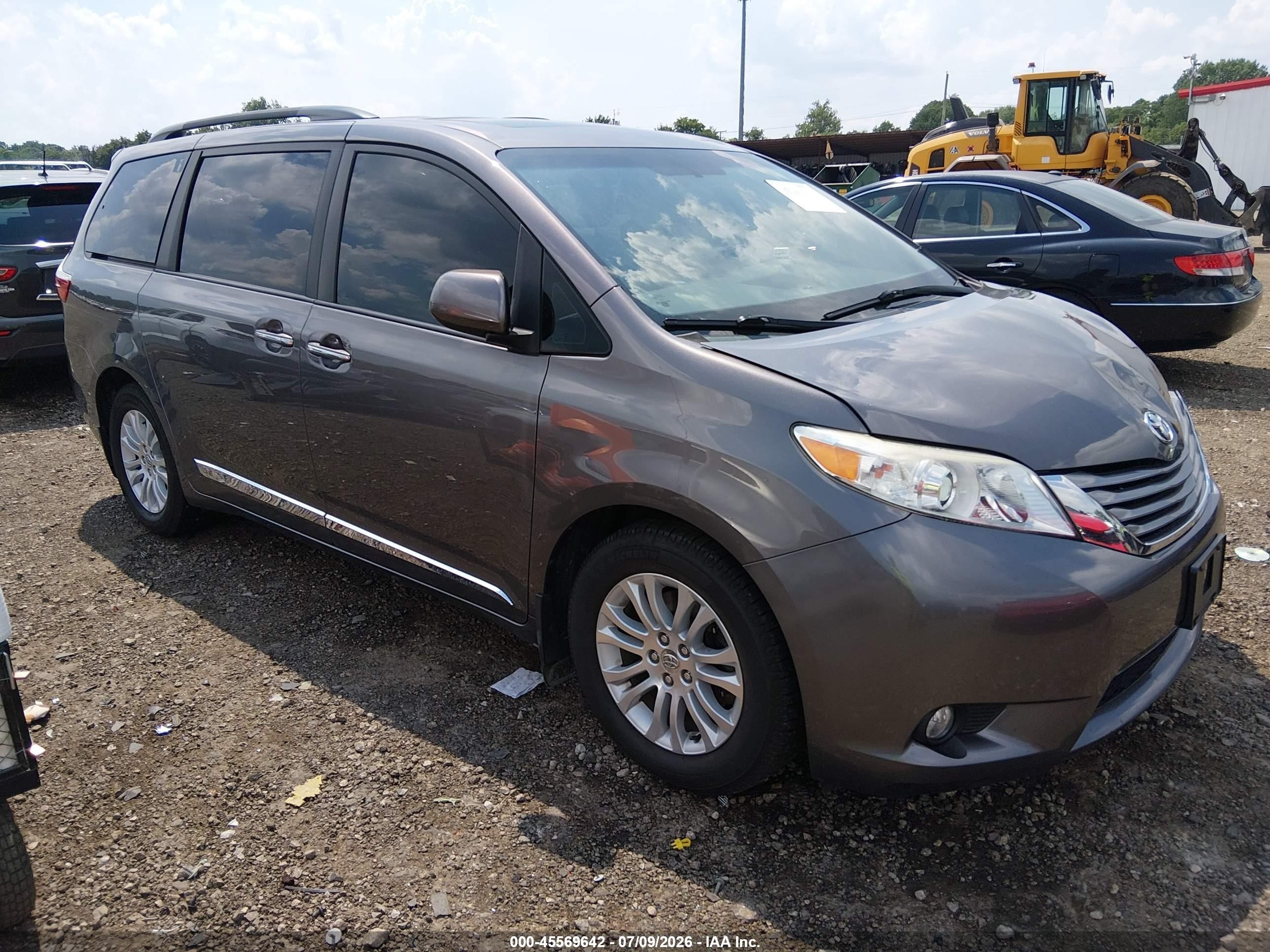 2015 Toyota Sienna Xle 8 Passenger Gray vin: 5TDYK3DC1FS554172