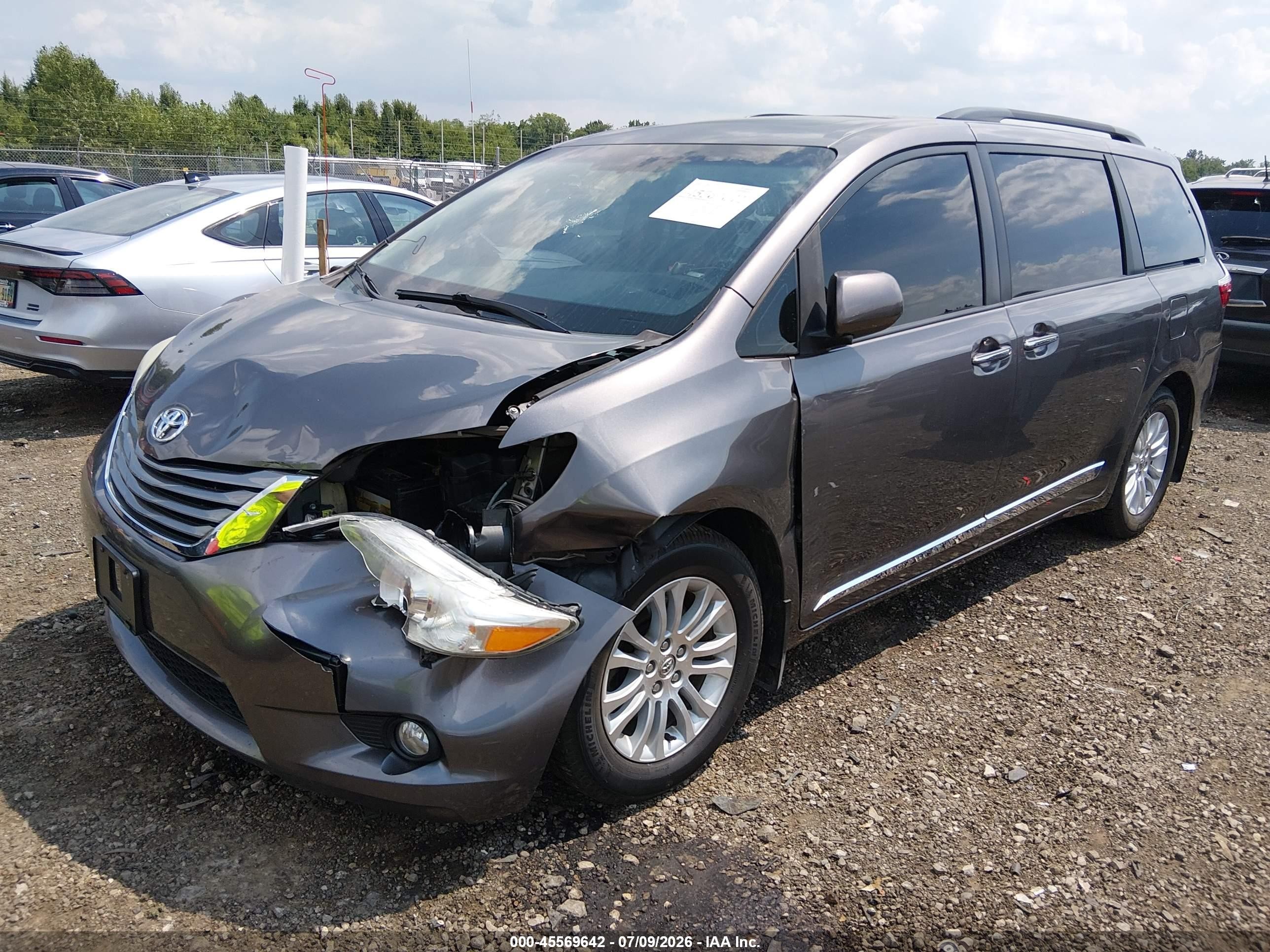 2015 Toyota Sienna Xle 8 Passenger Gray vin: 5TDYK3DC1FS554172