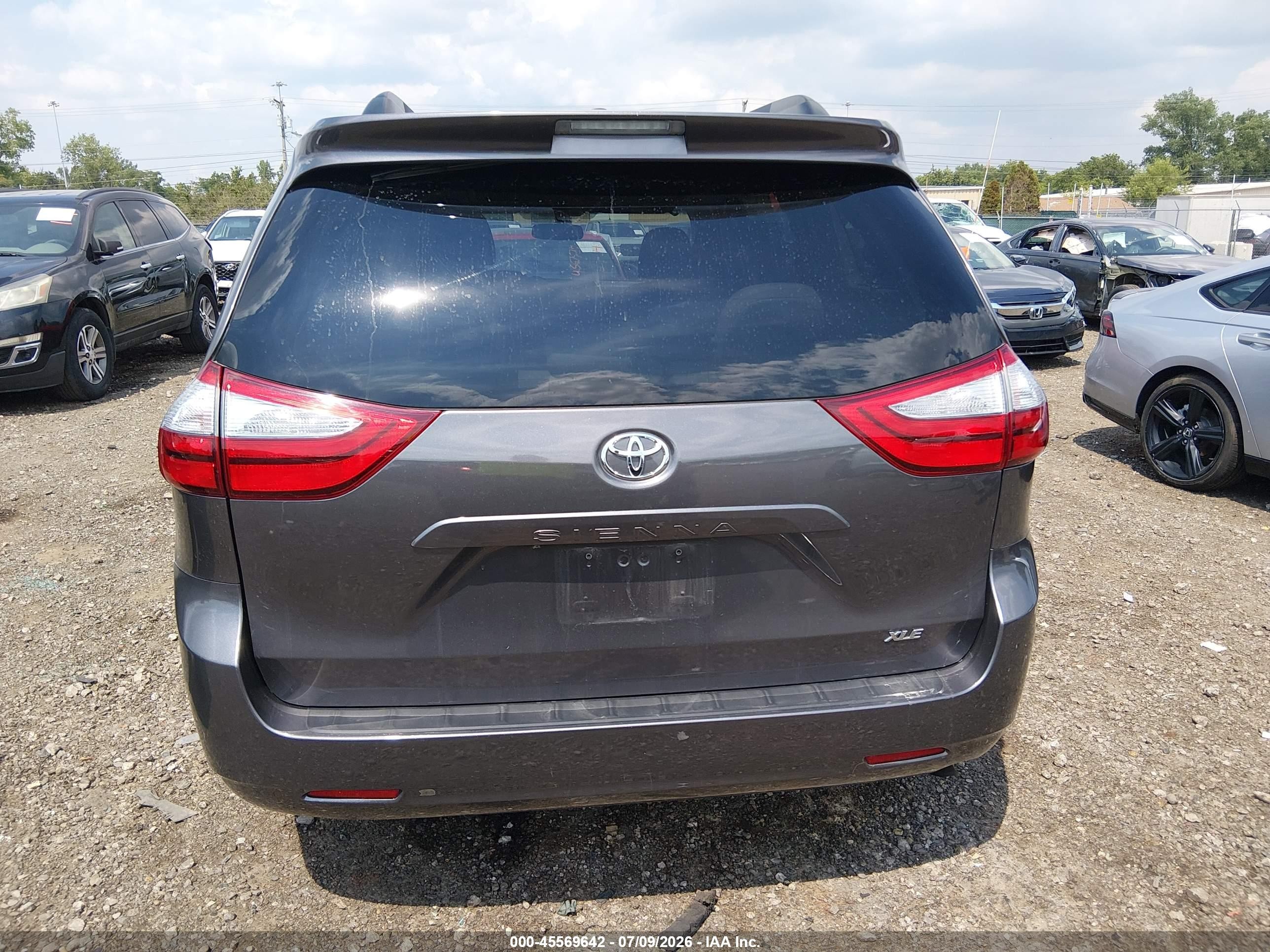 2015 Toyota Sienna Xle 8 Passenger Gray vin: 5TDYK3DC1FS554172