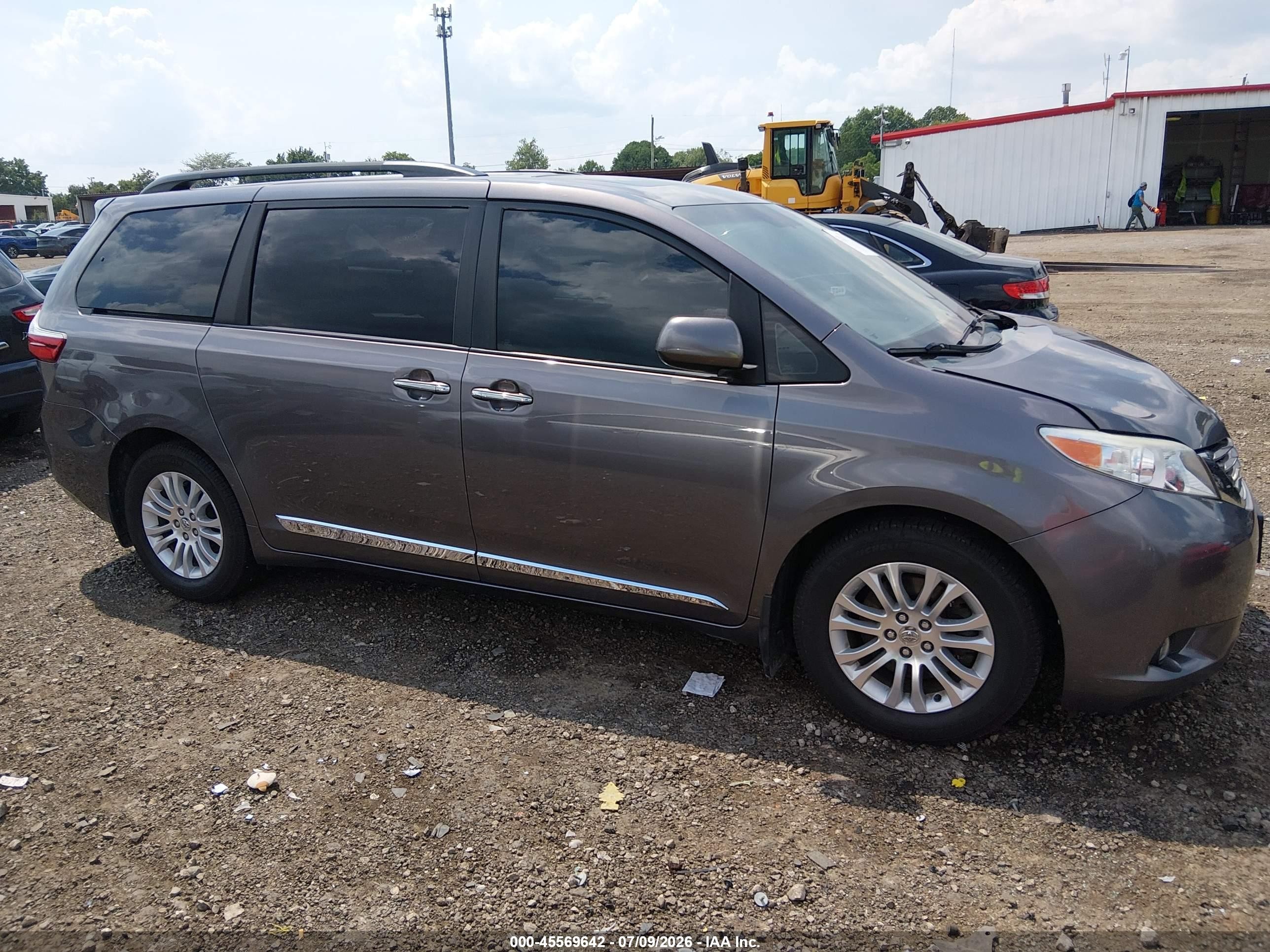 2015 Toyota Sienna Xle 8 Passenger Gray vin: 5TDYK3DC1FS554172