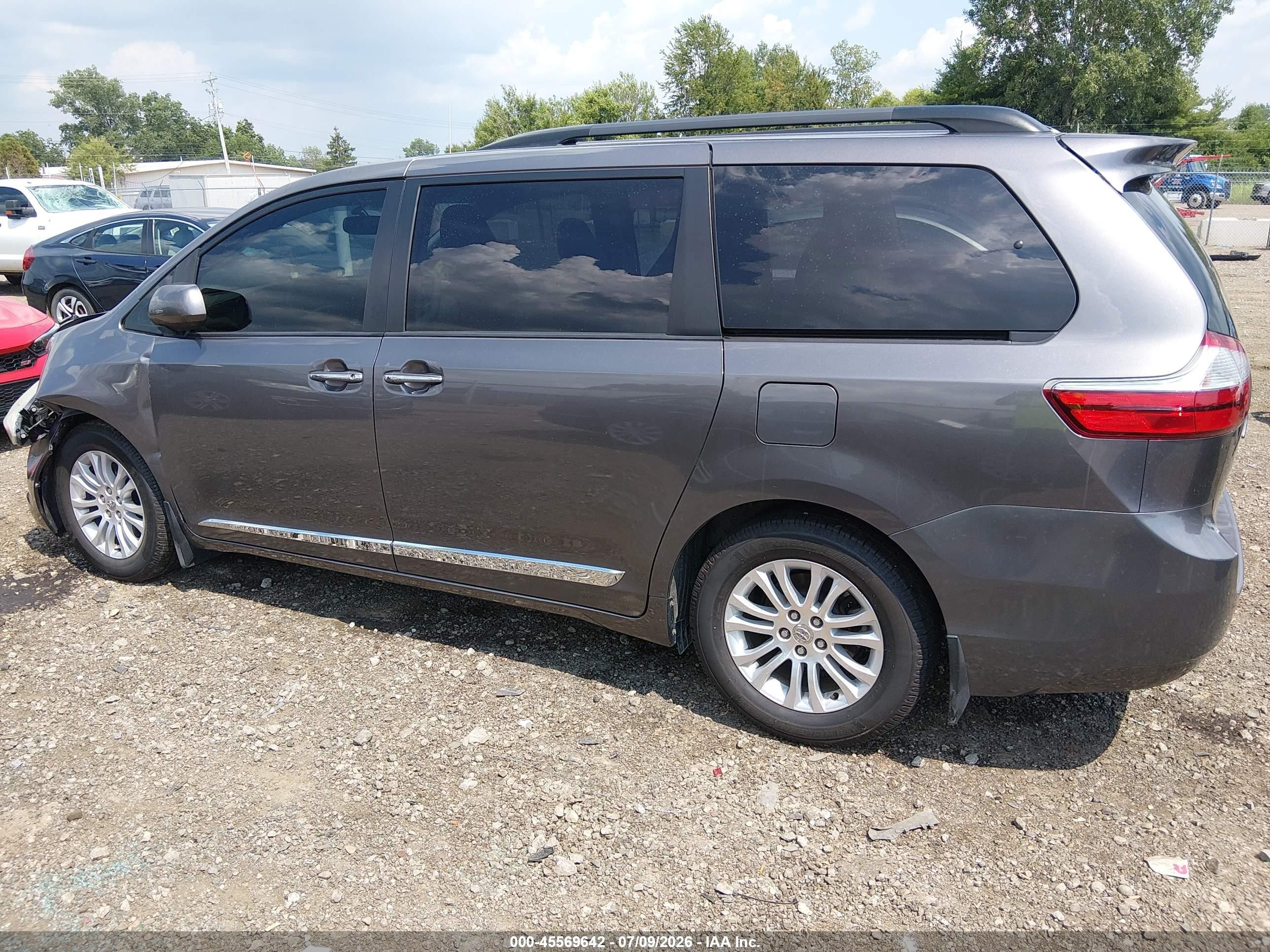 2015 Toyota Sienna Xle 8 Passenger Gray vin: 5TDYK3DC1FS554172