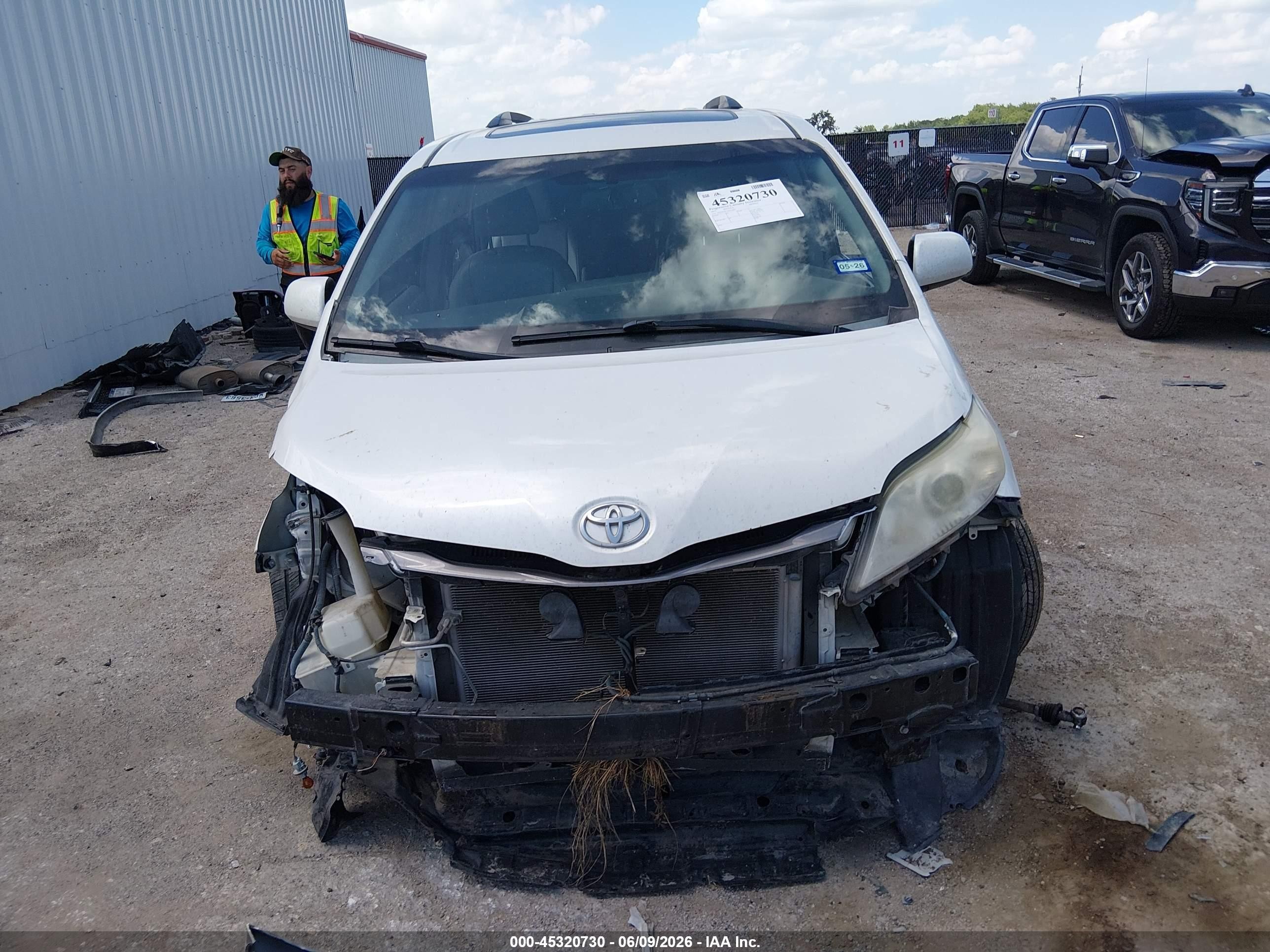 2015 Toyota Sienna Xle Premium 8 Passenger White vin: 5TDYK3DC1FS557802