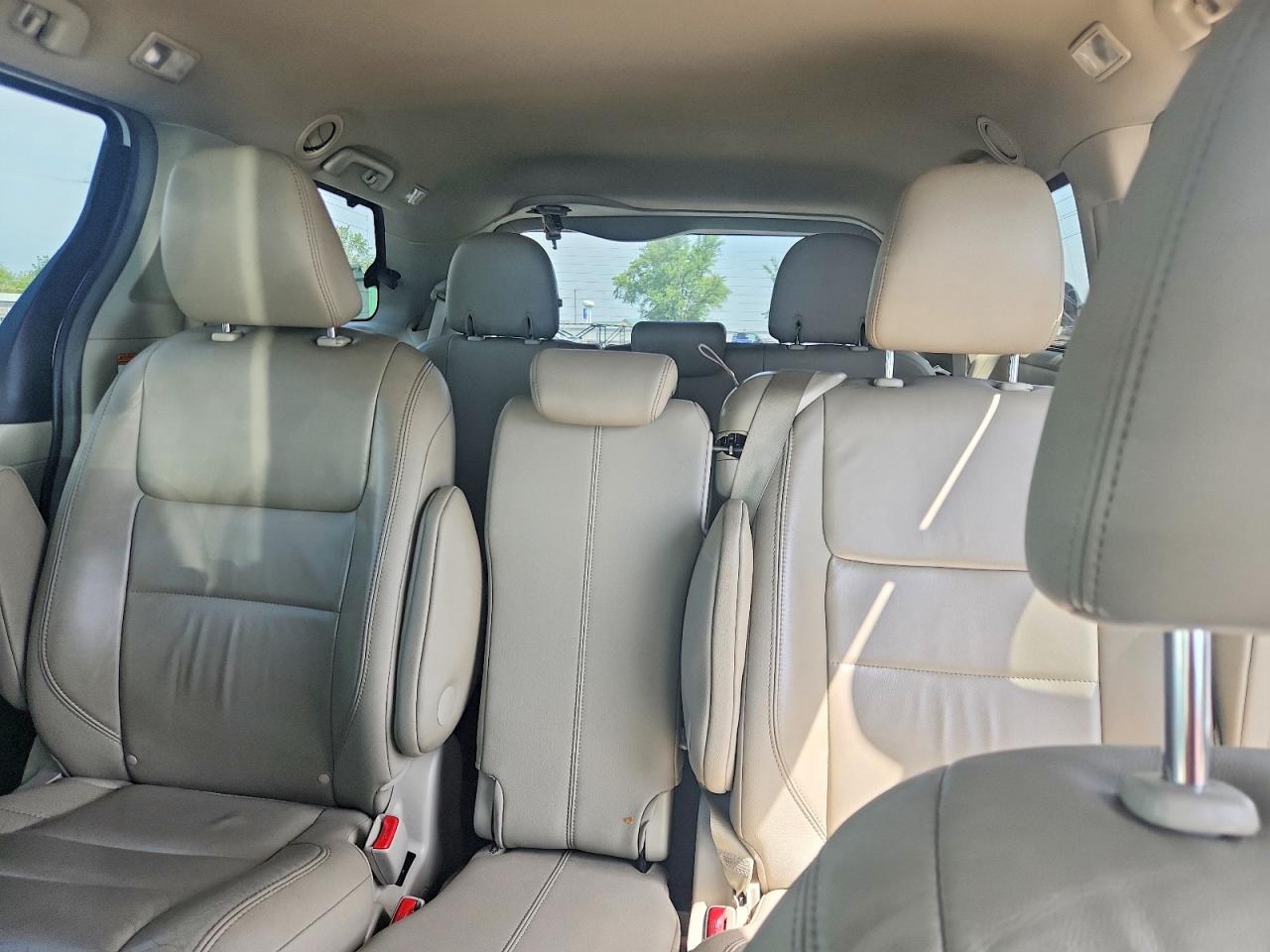 2015 Toyota Sienna Xle Premium 8-passenger White vin: 5TDYK3DC1FS576401