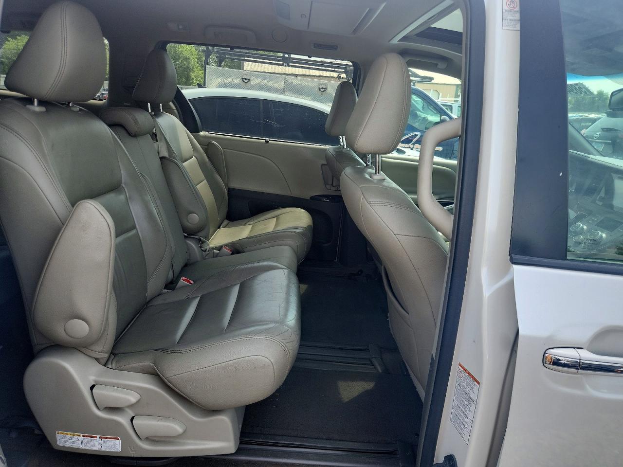 2015 Toyota Sienna Xle Premium 8-passenger White vin: 5TDYK3DC1FS576401