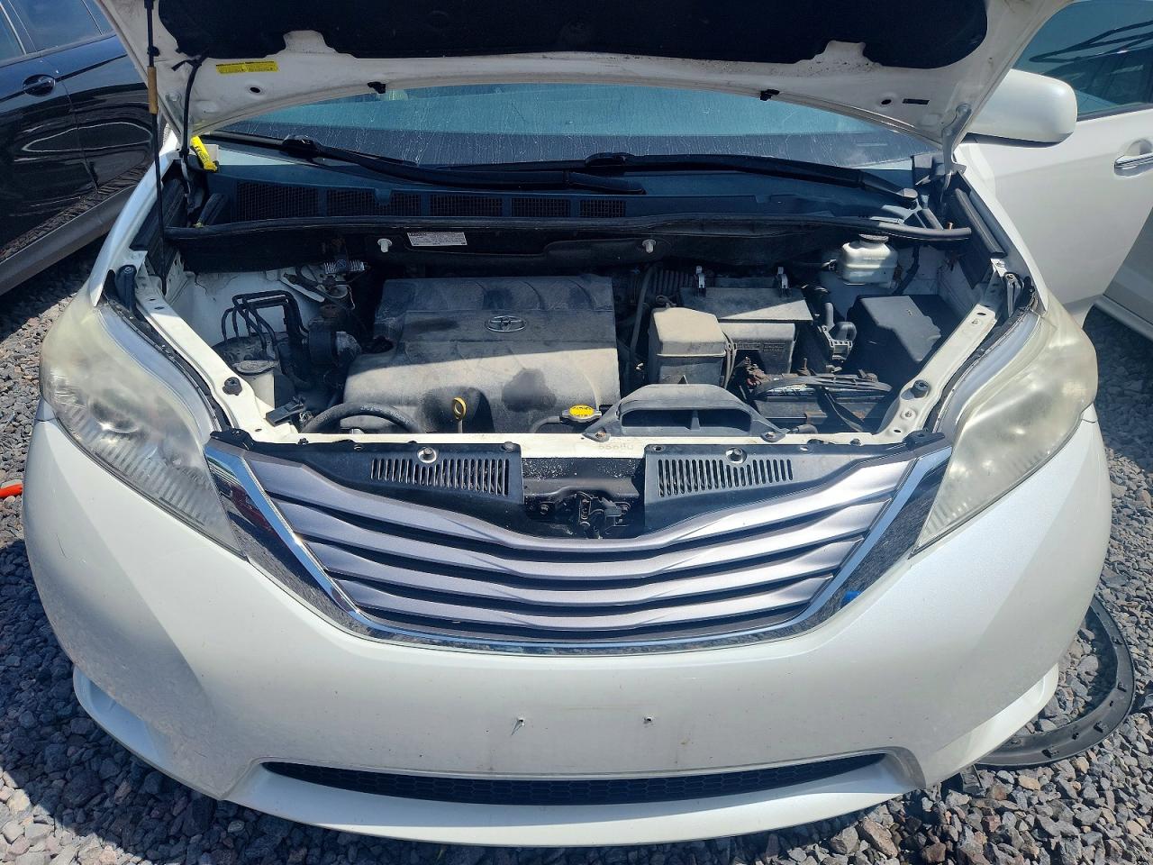 2015 Toyota Sienna Xle Premium 8-passenger White vin: 5TDYK3DC1FS576401
