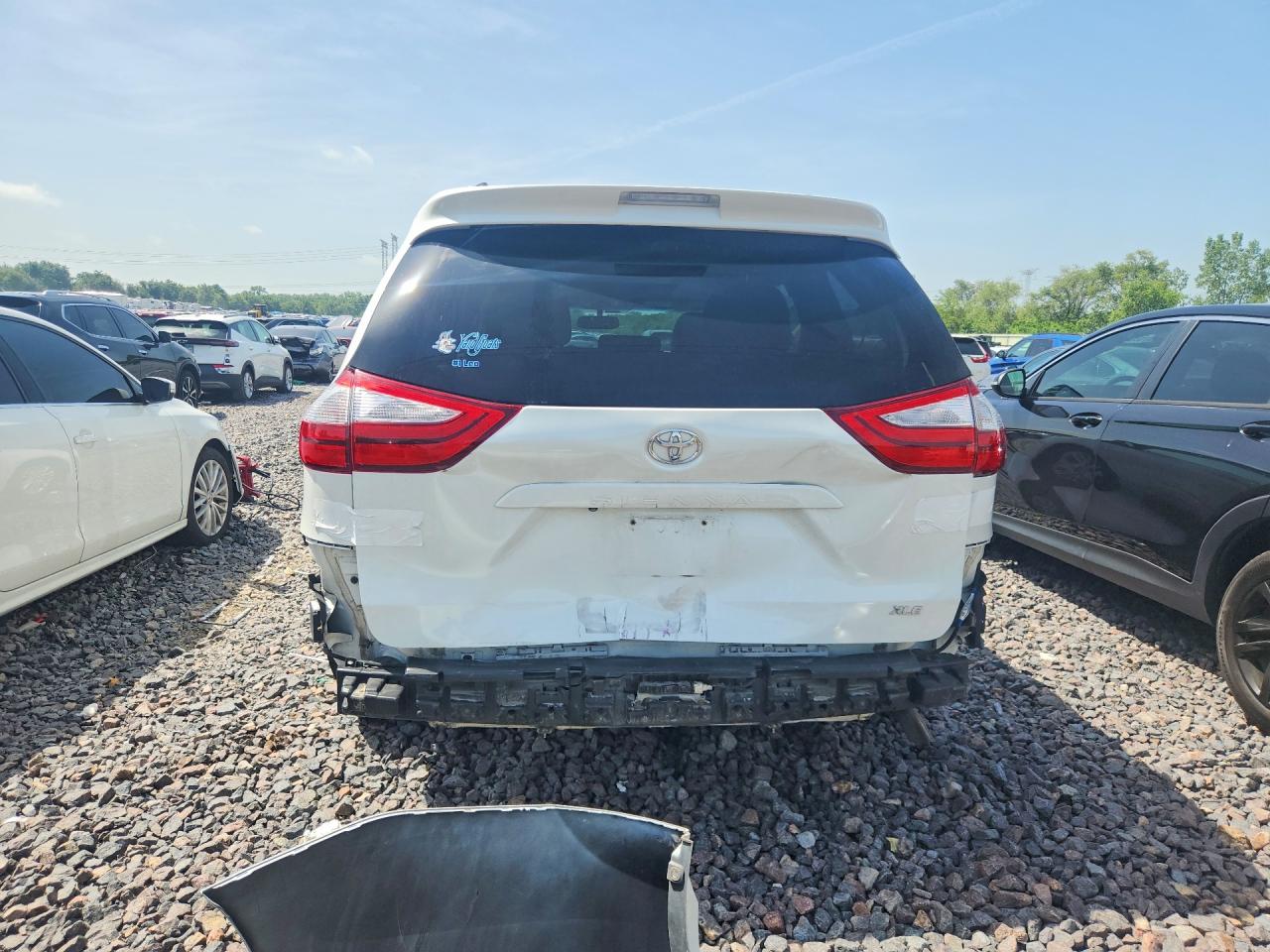 2015 Toyota Sienna Xle Premium 8-passenger White vin: 5TDYK3DC1FS576401