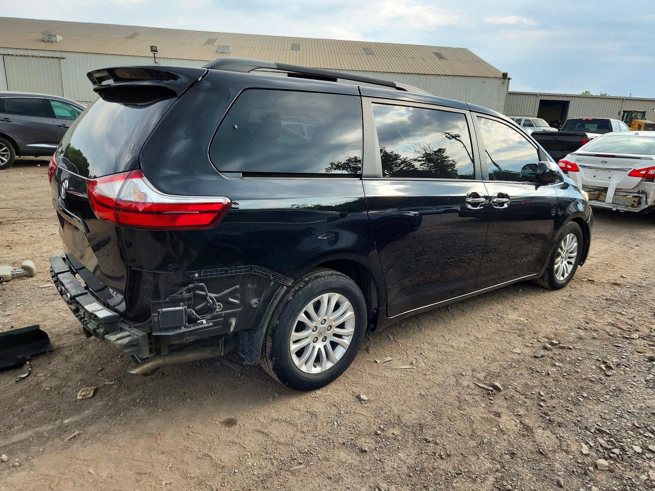 2015 Toyota Sienna Xle 8-passenger Black vin: 5TDYK3DC1FS580254