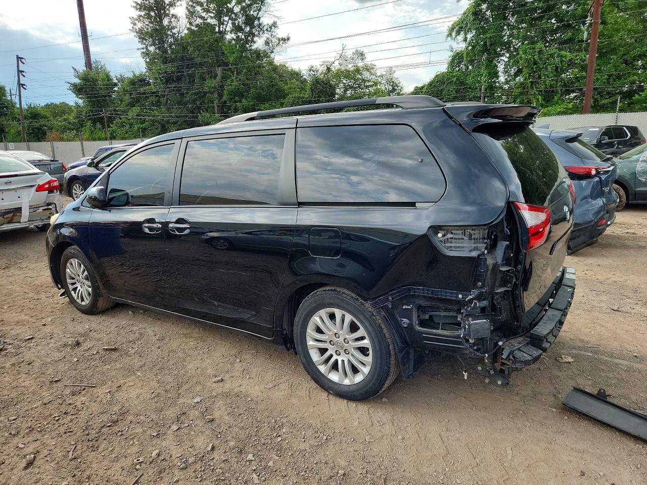 2015 Toyota Sienna Xle 8-passenger Black vin: 5TDYK3DC1FS580254
