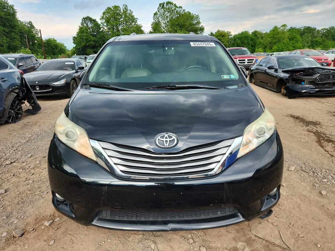 2015 Toyota Sienna Xle 8-passenger Black vin: 5TDYK3DC1FS580254