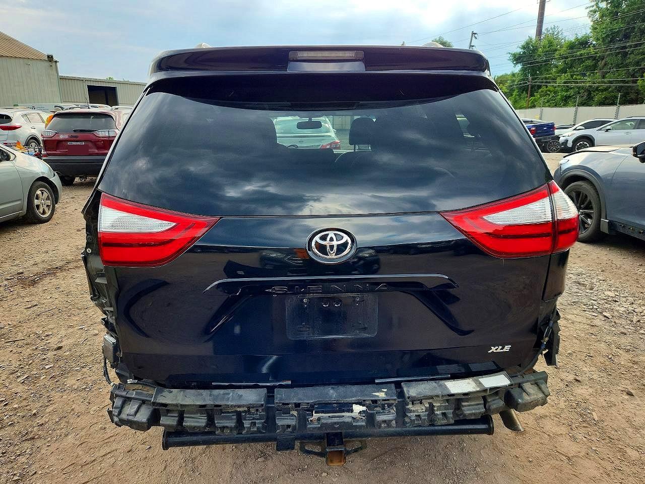 2015 Toyota Sienna Xle 8-passenger Black vin: 5TDYK3DC1FS580254