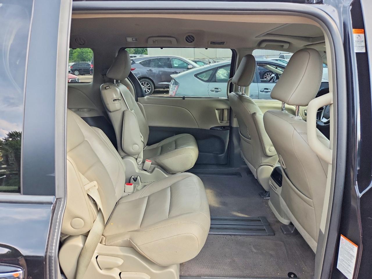 2015 Toyota Sienna Xle 8-passenger Black vin: 5TDYK3DC1FS580254