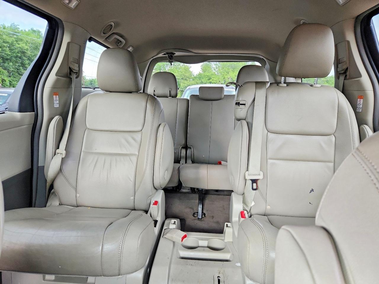 2015 Toyota Sienna Xle 8-passenger Black vin: 5TDYK3DC1FS580254