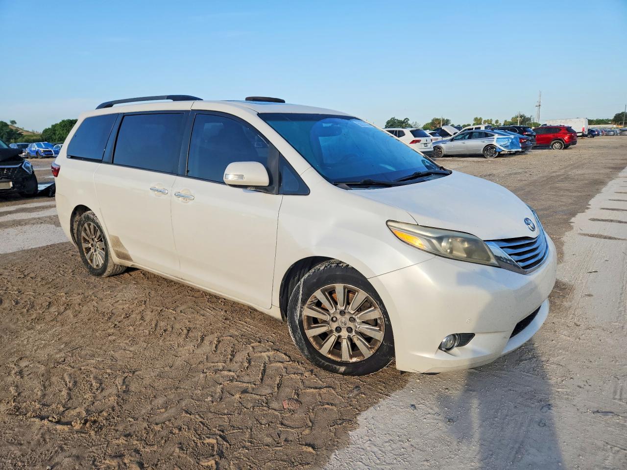 2015 Toyota Sienna Limited 7-passenger White vin: 5TDYK3DC1FS596180