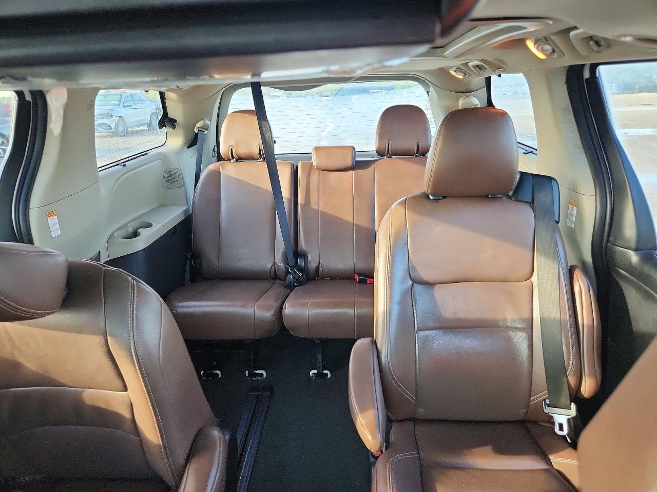 2015 Toyota Sienna Limited 7-passenger White vin: 5TDYK3DC1FS596180