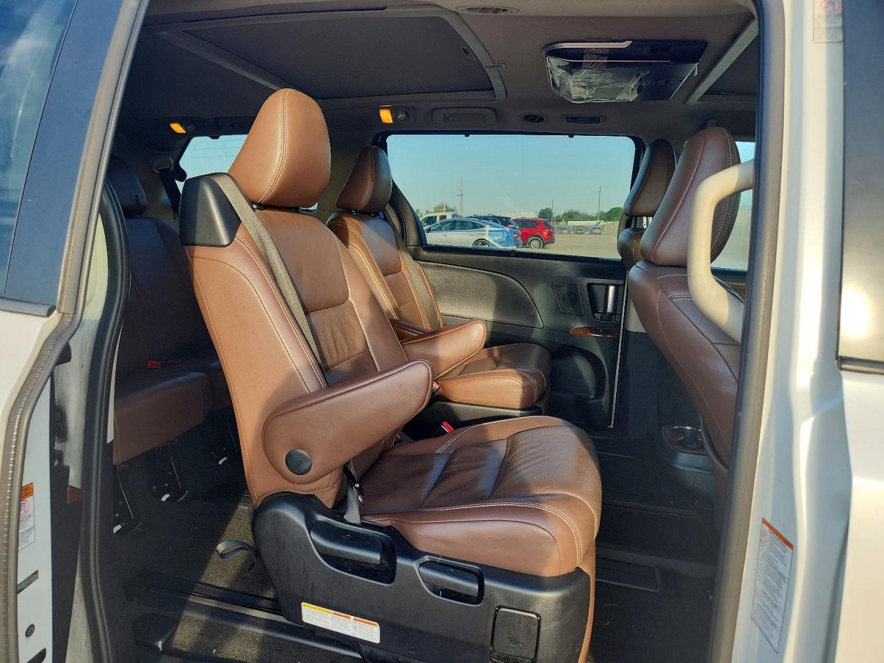 2015 Toyota Sienna Limited 7-passenger White vin: 5TDYK3DC1FS596180