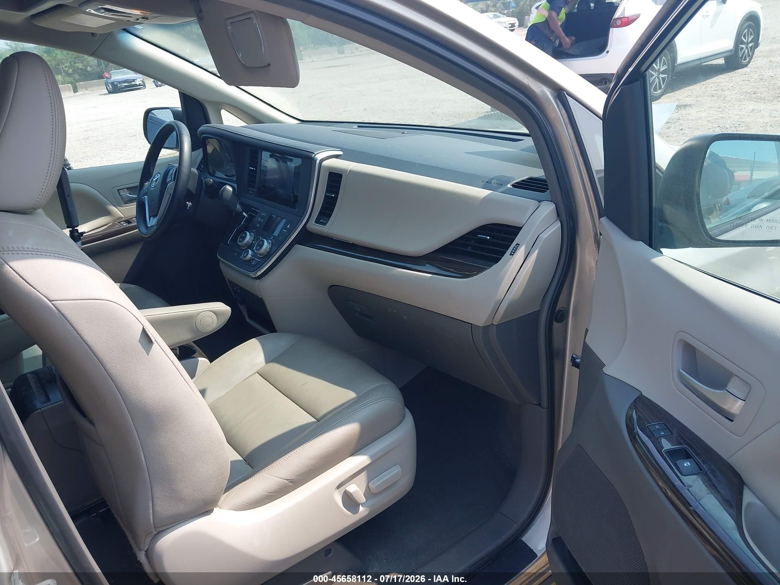 2015 Toyota Sienna Xle 8 Passenger Beige vin: 5TDYK3DC1FS600437