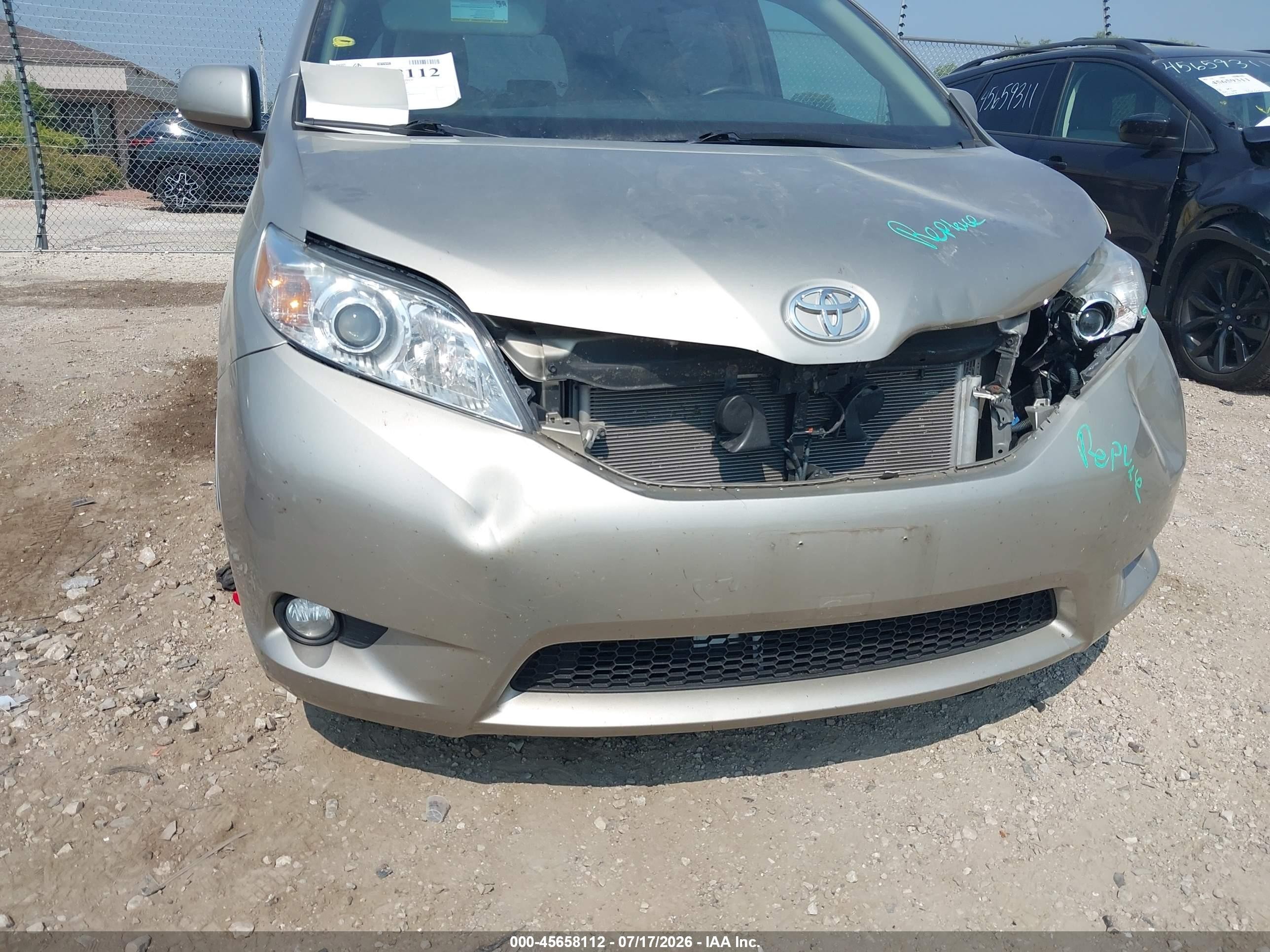 2015 Toyota Sienna Xle 8 Passenger Beige vin: 5TDYK3DC1FS600437