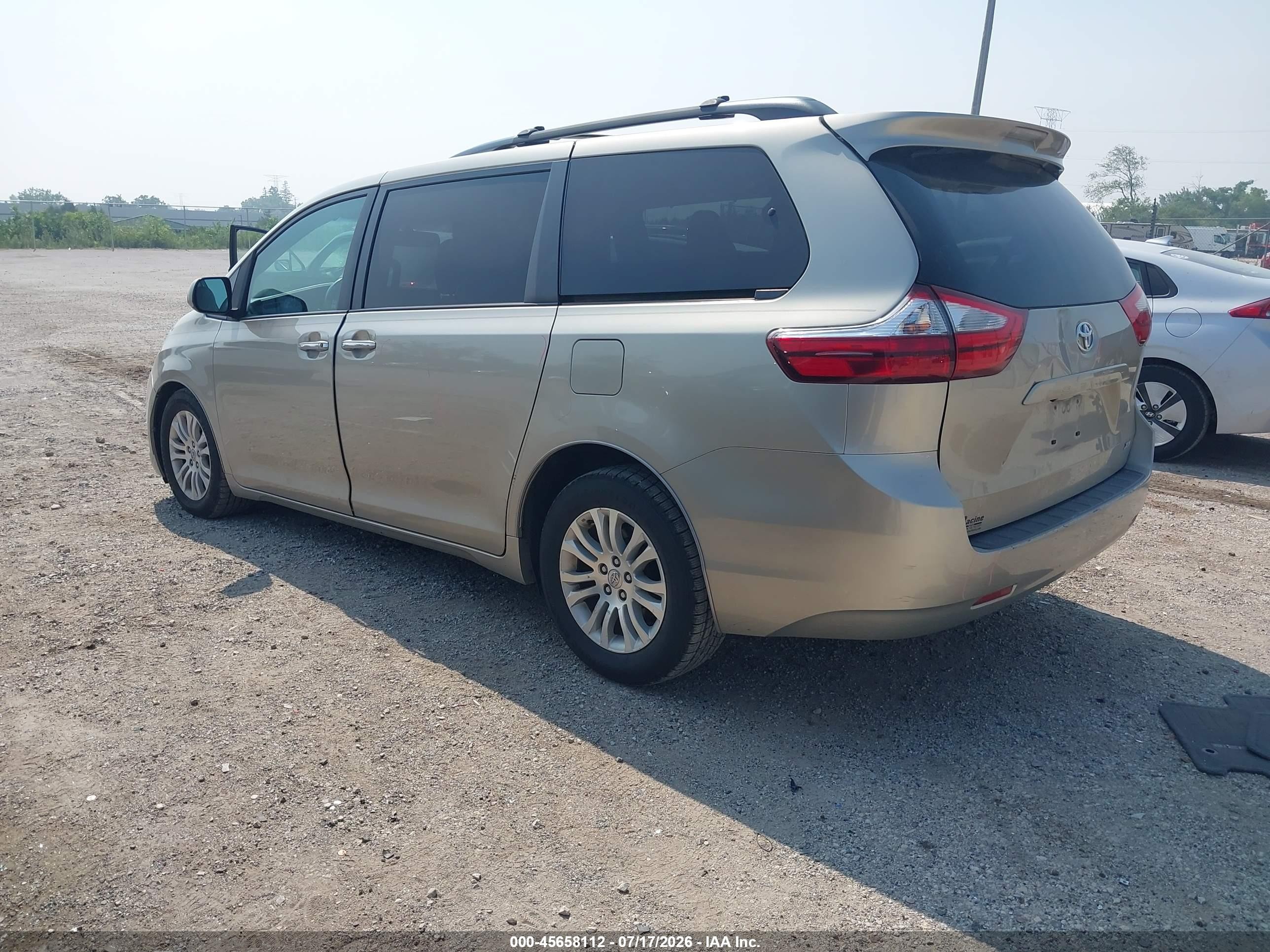 2015 Toyota Sienna Xle 8 Passenger Beige vin: 5TDYK3DC1FS600437