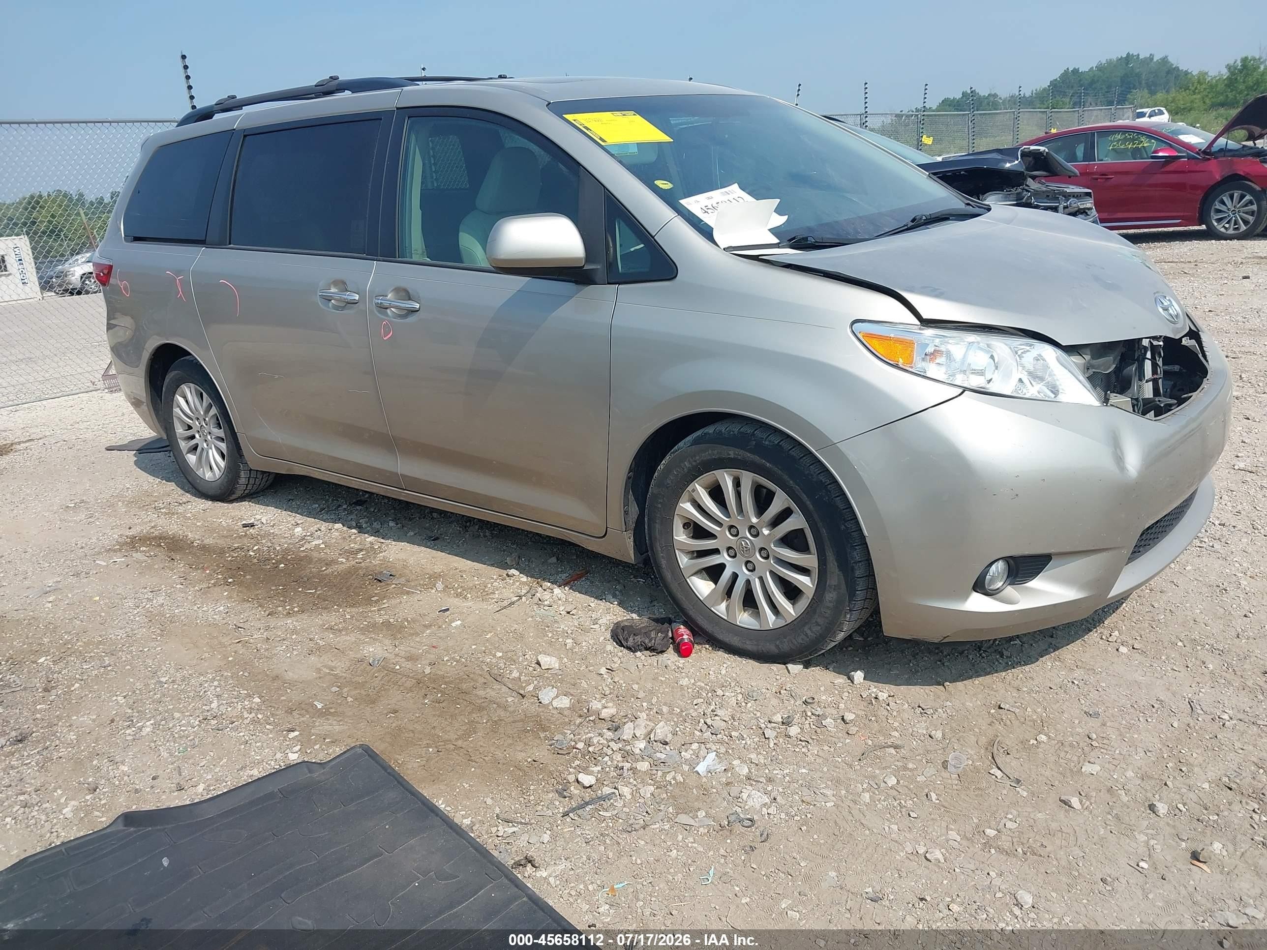 2015 Toyota Sienna Xle 8 Passenger Beige vin: 5TDYK3DC1FS600437