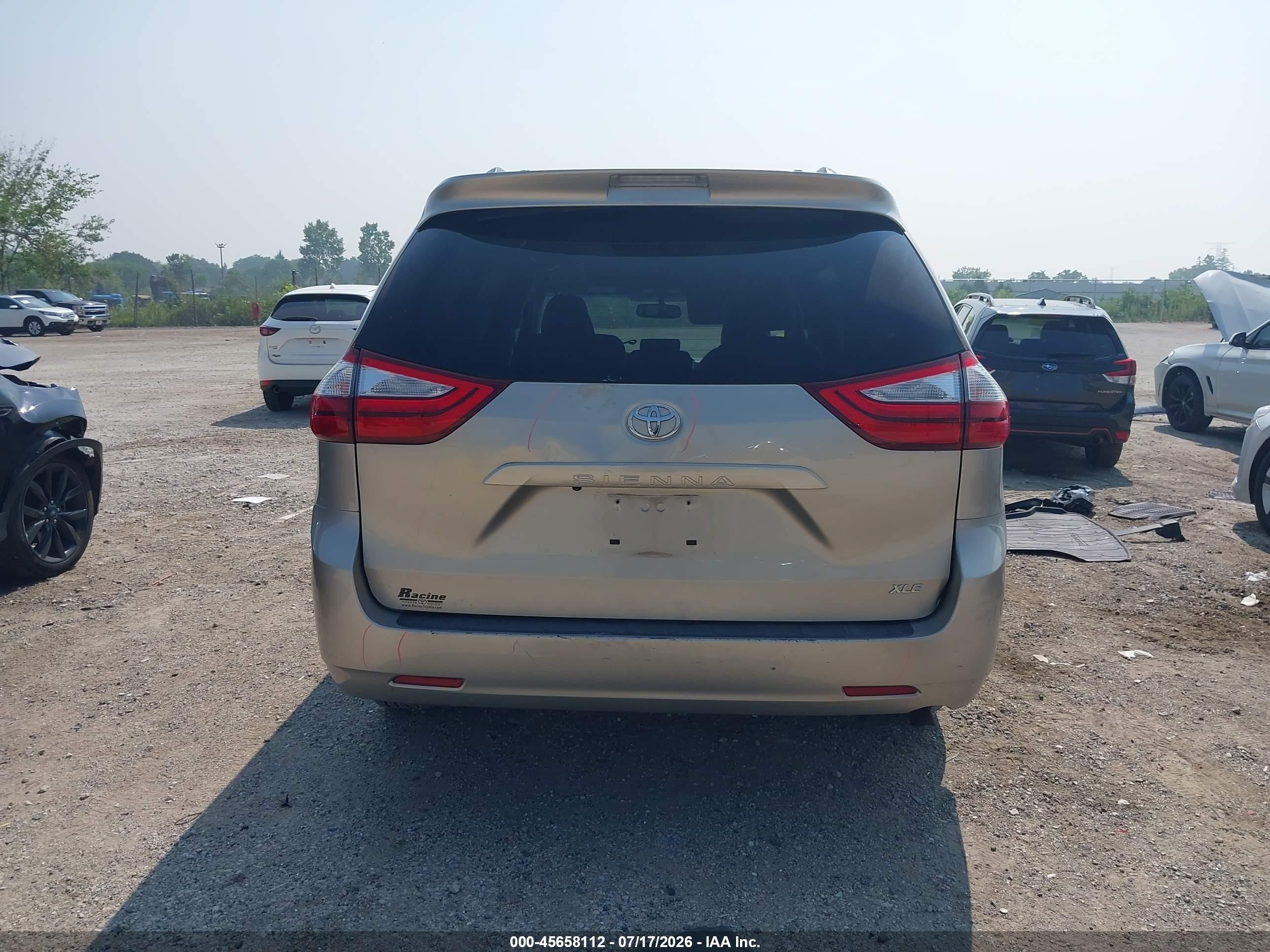 2015 Toyota Sienna Xle 8 Passenger Beige vin: 5TDYK3DC1FS600437
