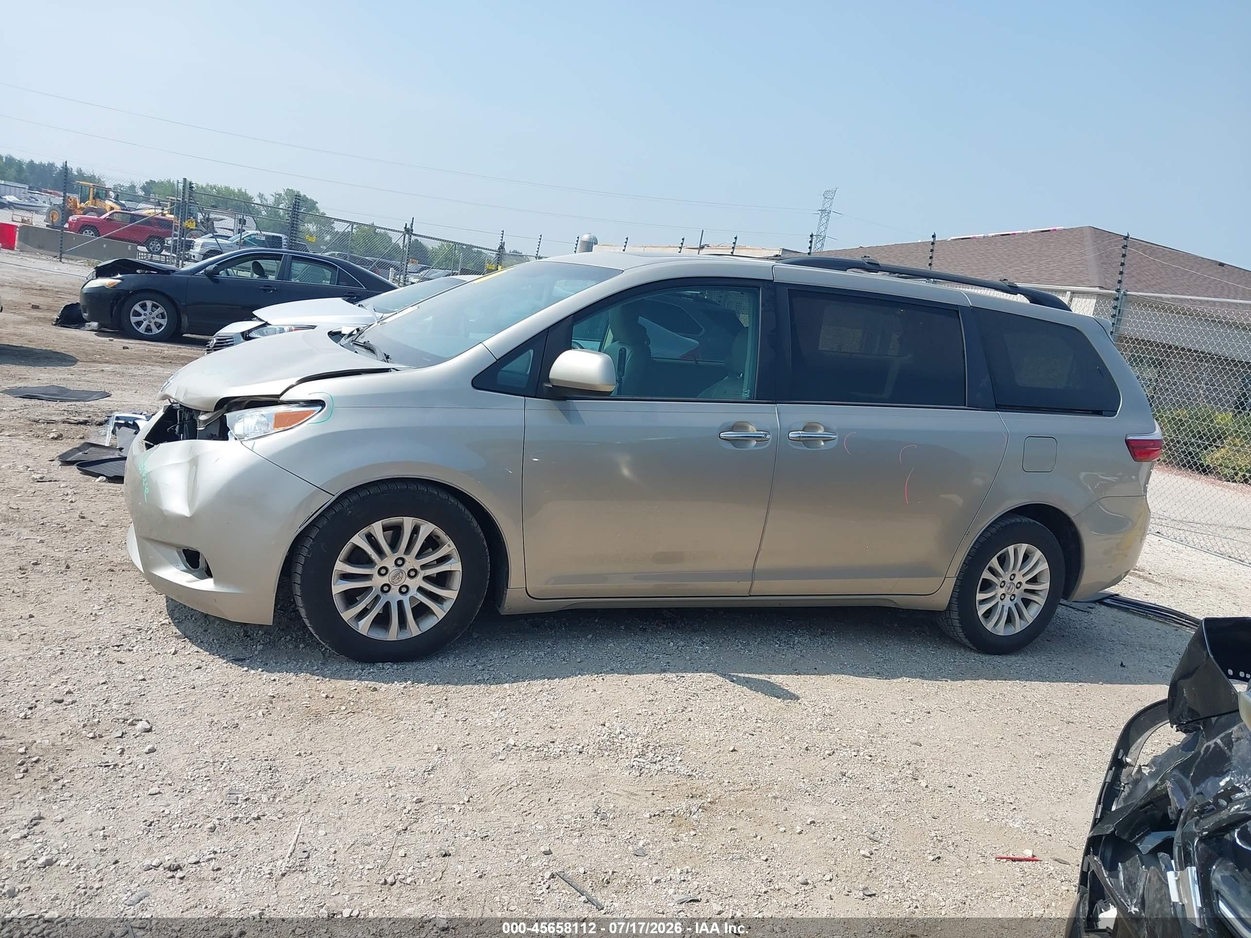 2015 Toyota Sienna Xle 8 Passenger Beige vin: 5TDYK3DC1FS600437