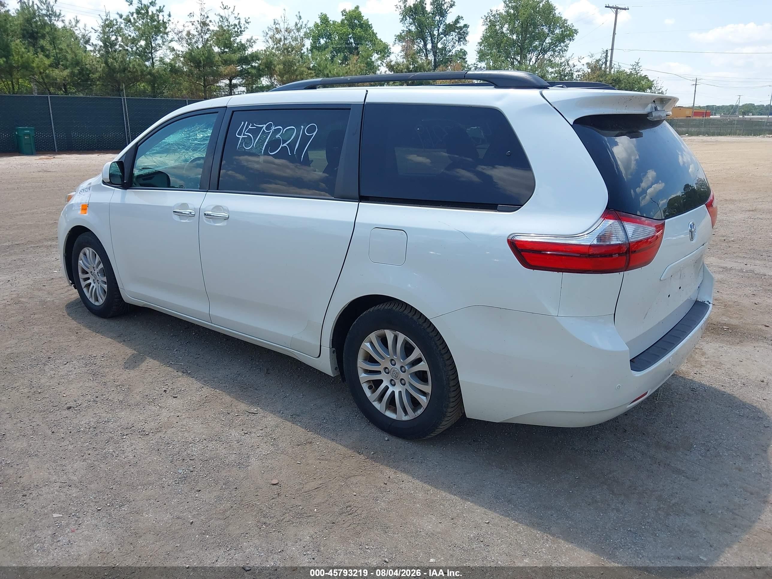 2015 Toyota Sienna Xle 8 Passenger White vin: 5TDYK3DC1FS601023