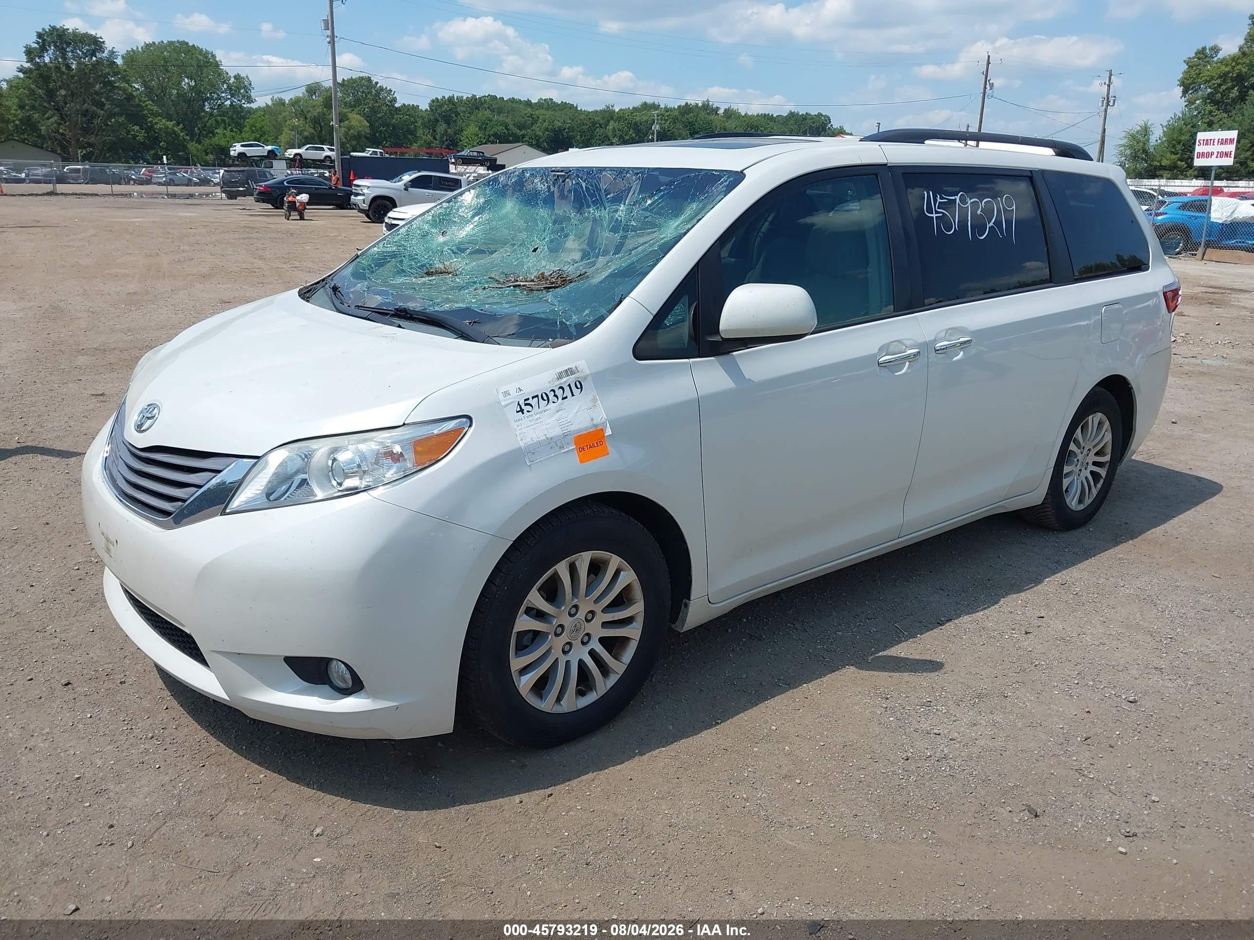 2015 Toyota Sienna Xle 8 Passenger White vin: 5TDYK3DC1FS601023