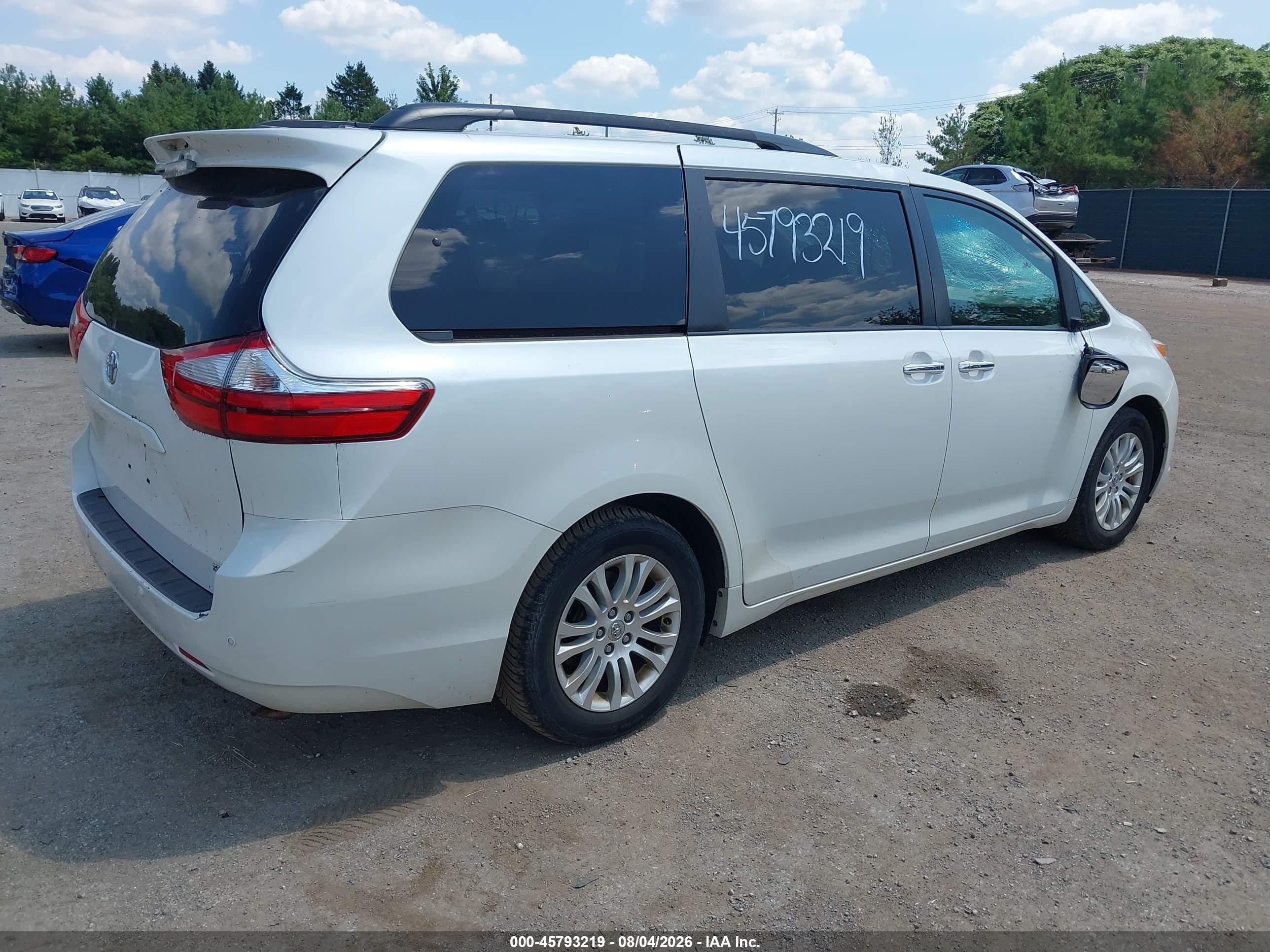 2015 Toyota Sienna Xle 8 Passenger White vin: 5TDYK3DC1FS601023