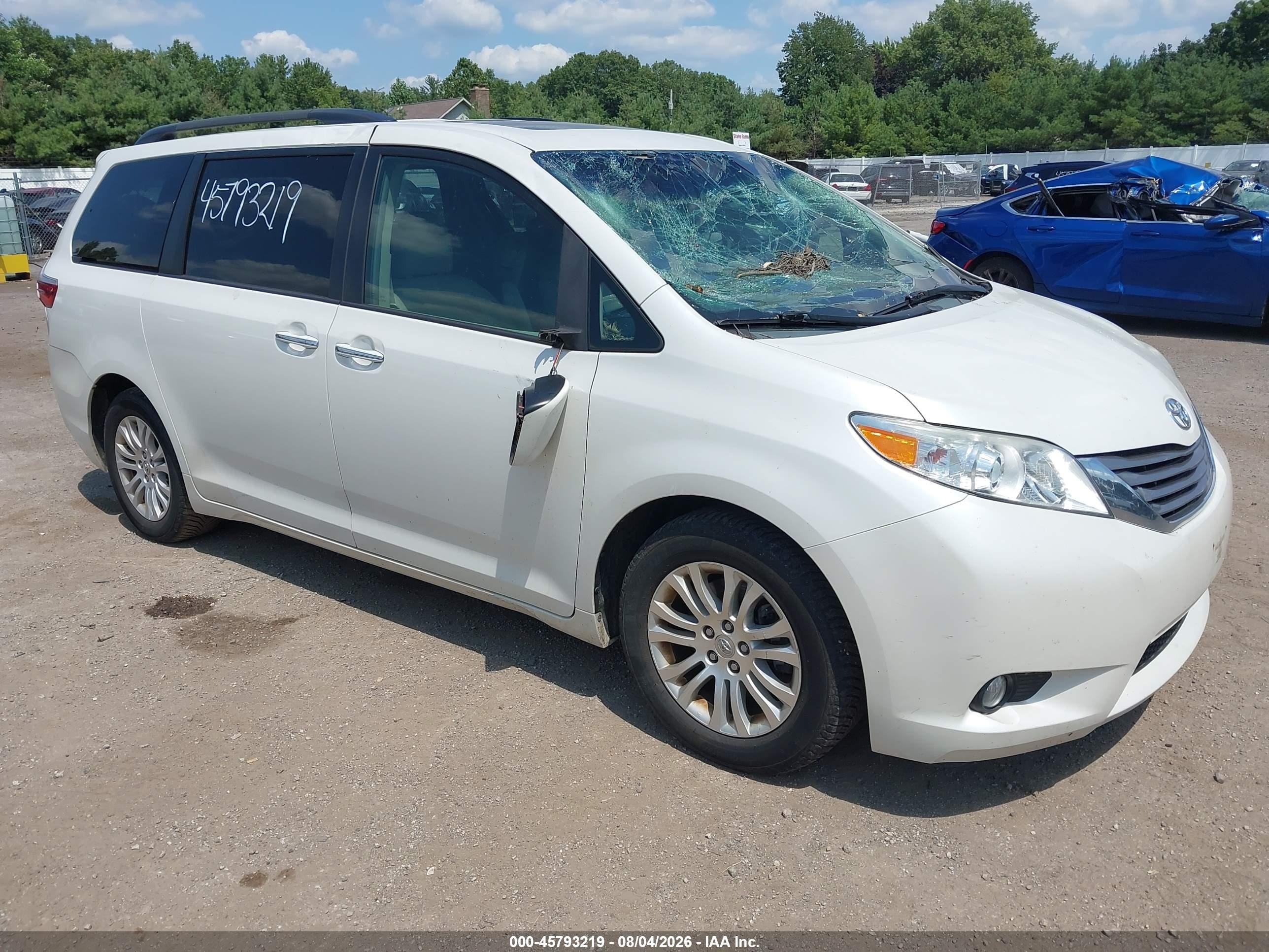 2015 Toyota Sienna Xle 8 Passenger White vin: 5TDYK3DC1FS601023