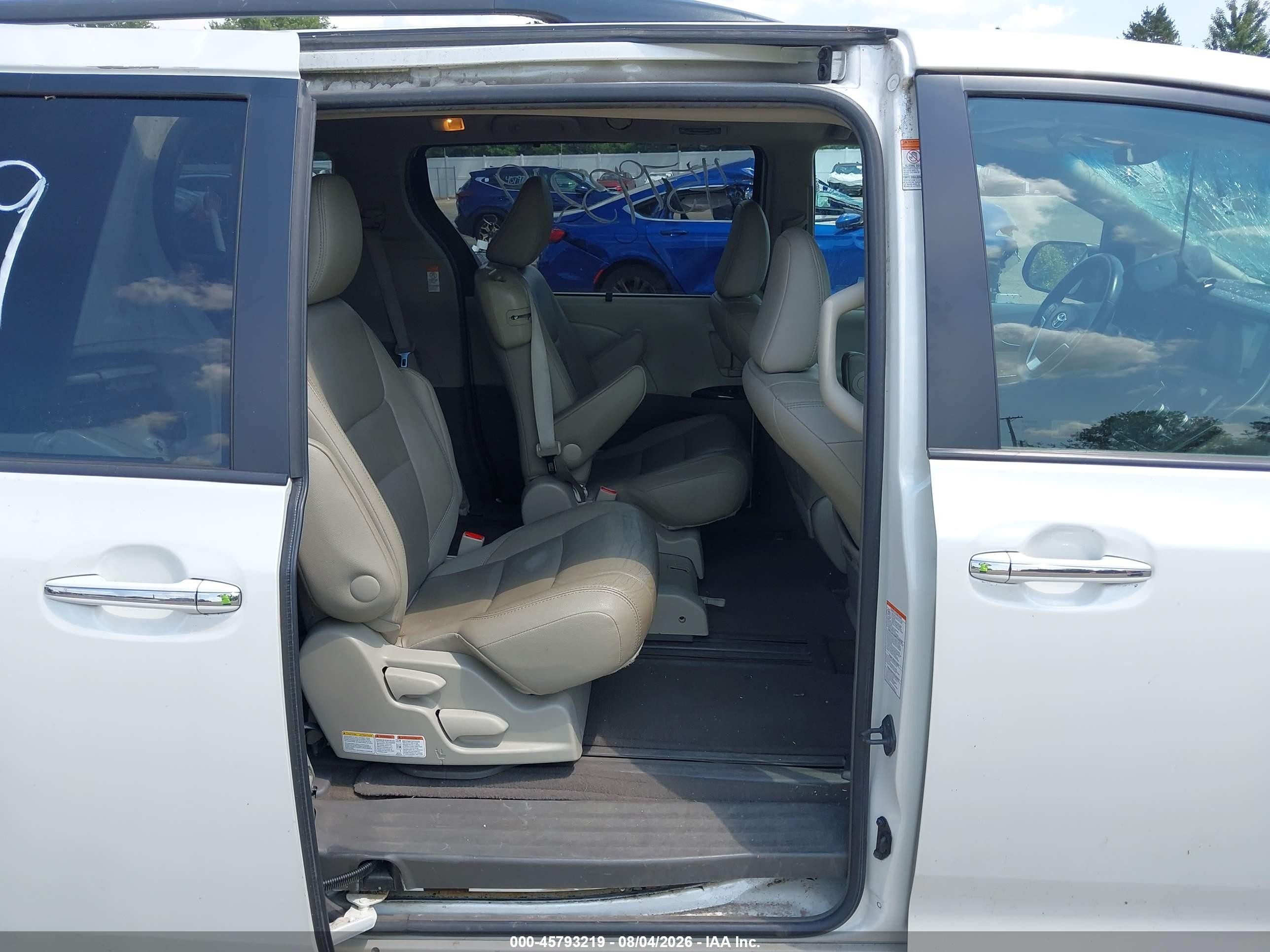 2015 Toyota Sienna Xle 8 Passenger White vin: 5TDYK3DC1FS601023