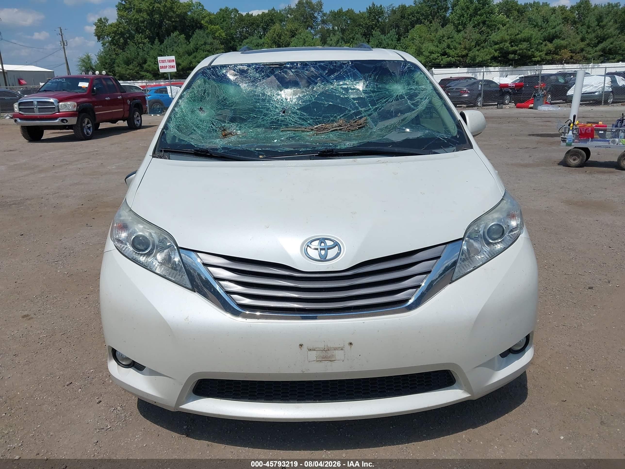 2015 Toyota Sienna Xle 8 Passenger White vin: 5TDYK3DC1FS601023
