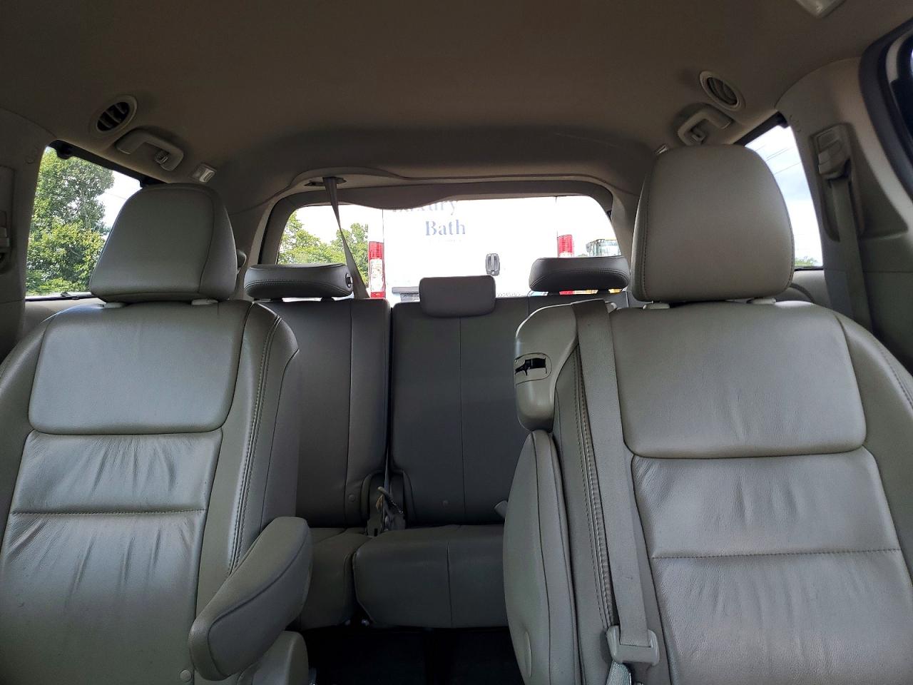 2015 Toyota Sienna Xle 8-passenger White vin: 5TDYK3DC1FS608747