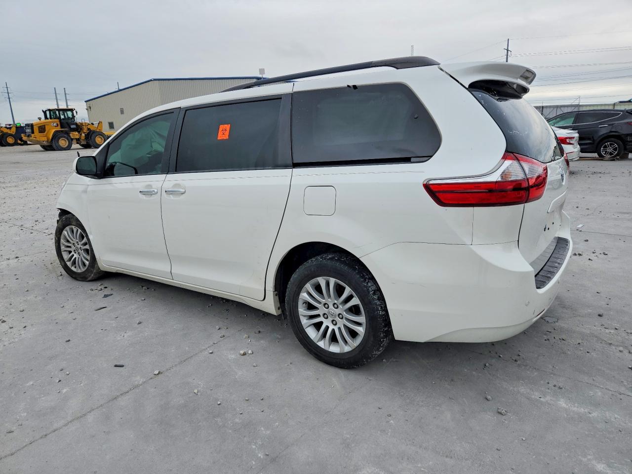 2015 Toyota Sienna Xle Premium 8-passenger White vin: 5TDYK3DC1FS609204