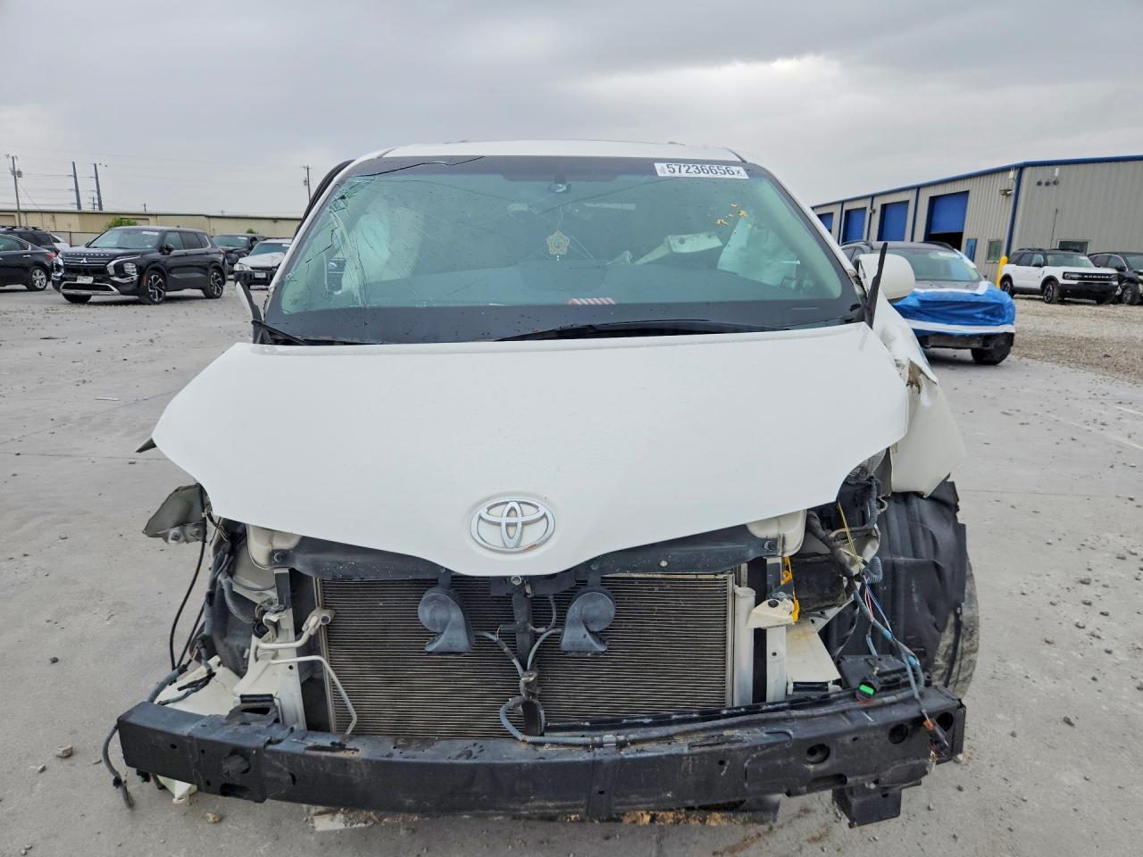 2015 Toyota Sienna Xle Premium 8-passenger White vin: 5TDYK3DC1FS609204