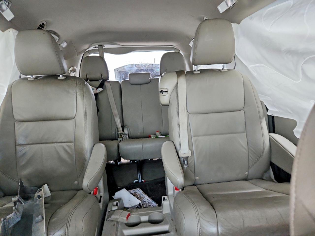 2015 Toyota Sienna Xle Premium 8-passenger White vin: 5TDYK3DC1FS609204