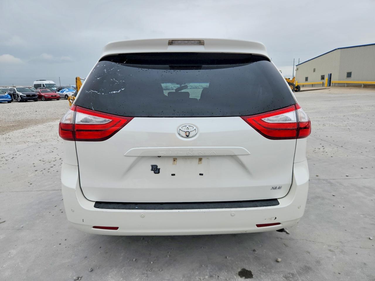 2015 Toyota Sienna Xle Premium 8-passenger White vin: 5TDYK3DC1FS609204