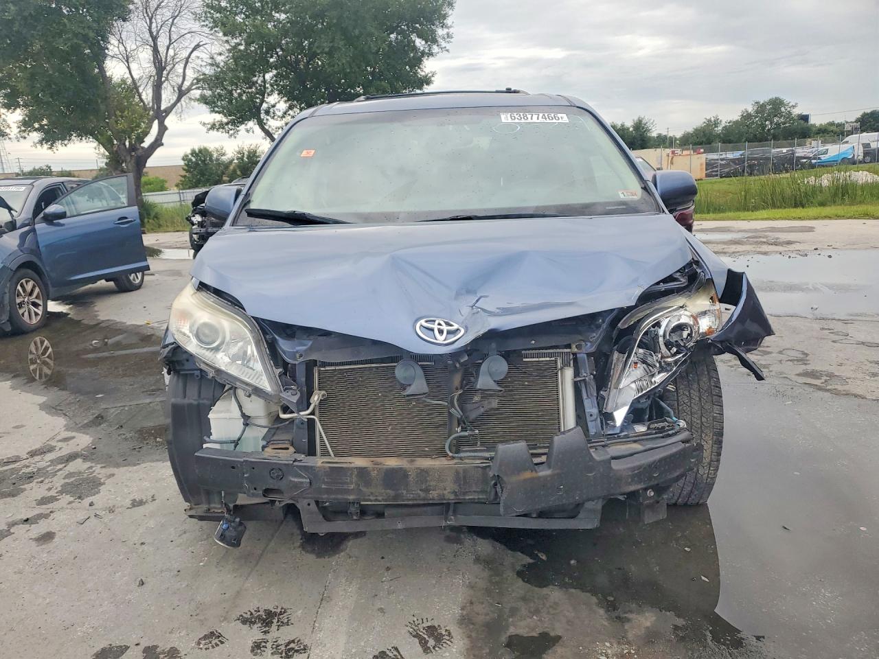2015 Toyota Sienna Xle 8-passenger Blue vin: 5TDYK3DC1FS610529