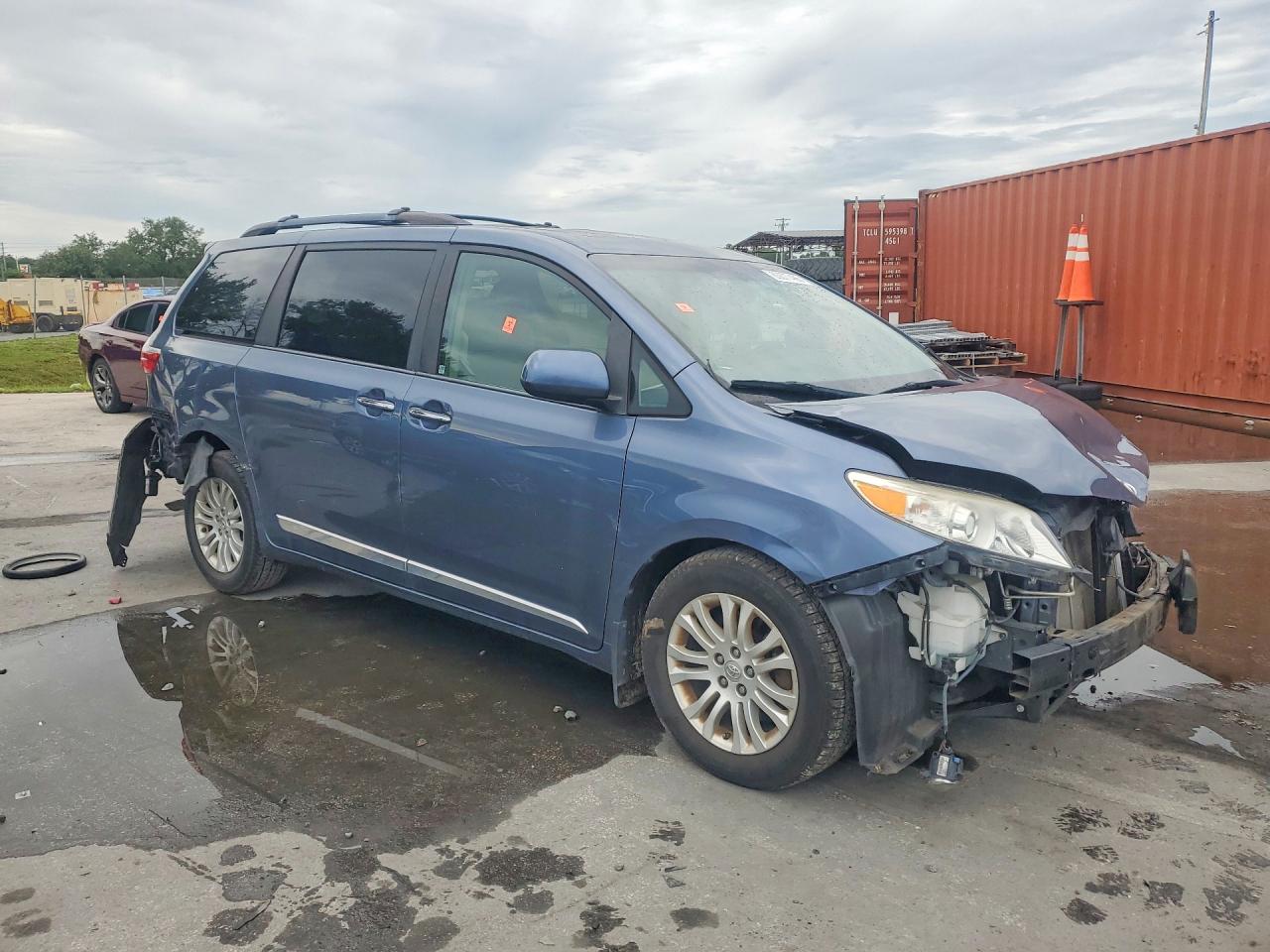 2015 Toyota Sienna Xle 8-passenger Blue vin: 5TDYK3DC1FS610529