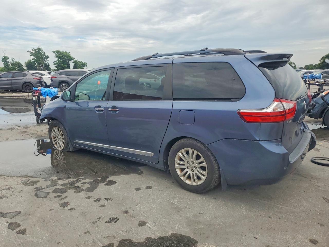 2015 Toyota Sienna Xle 8-passenger Blue vin: 5TDYK3DC1FS610529