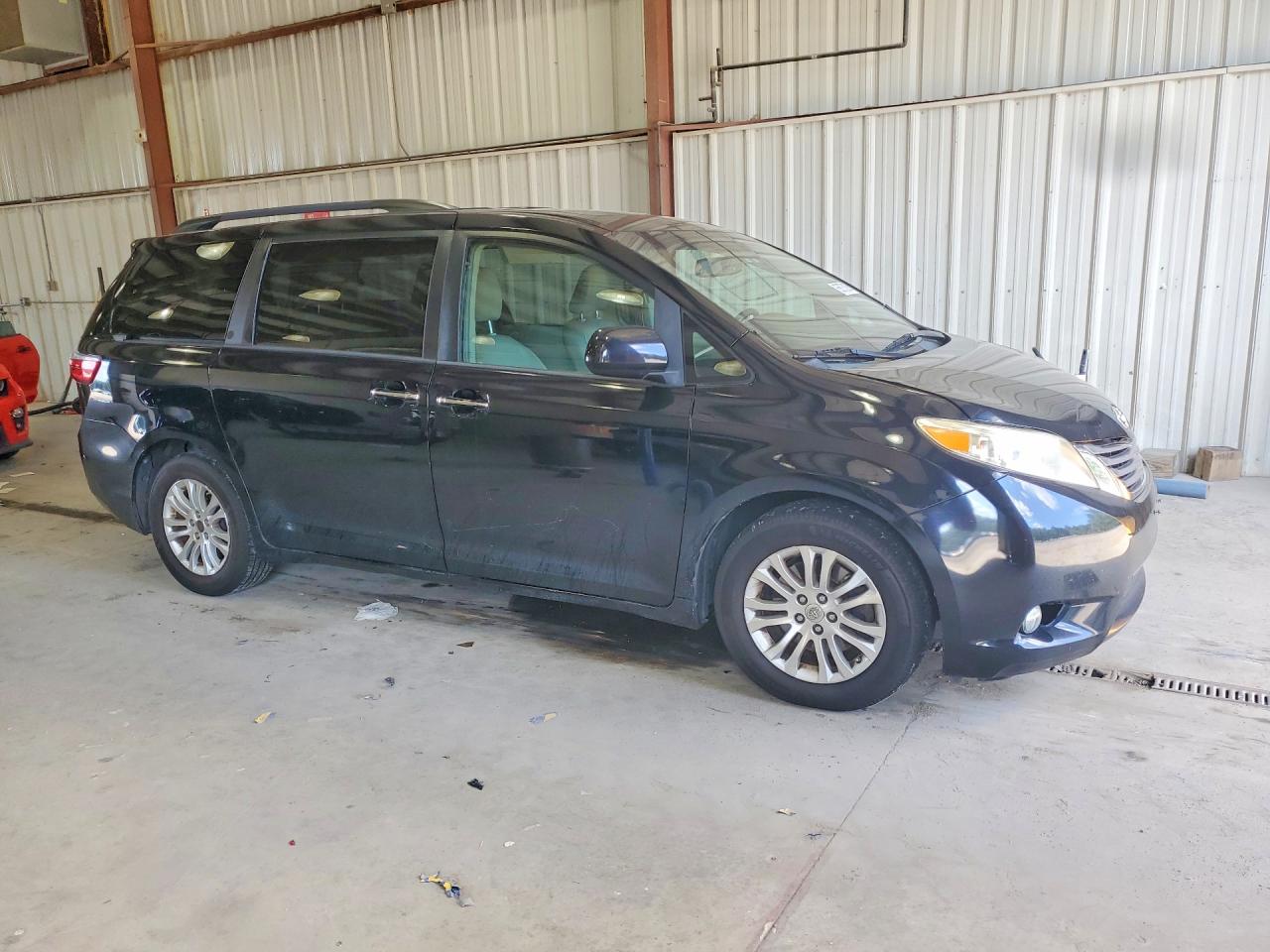 2015 Toyota Sienna Xle Premium 8-passenger Black vin: 5TDYK3DC1FS617626